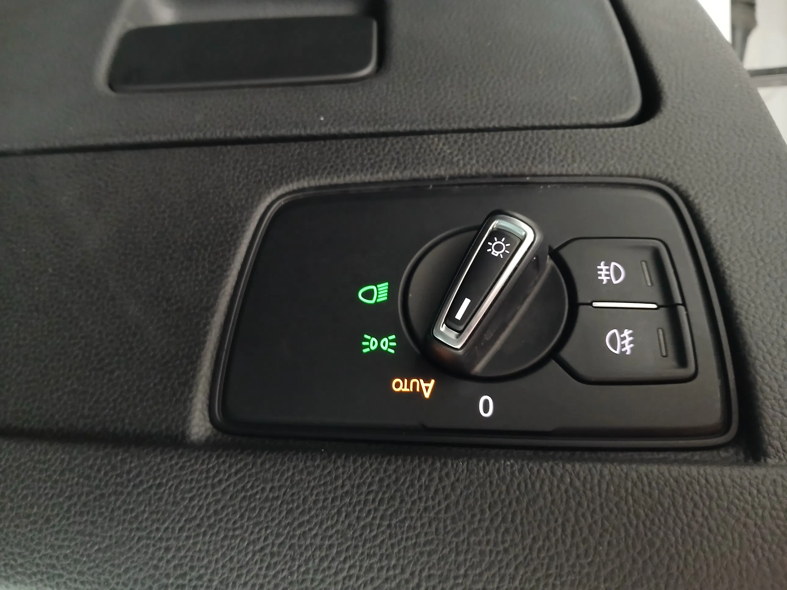 VW Passat Variant 2.0 TDI BMT Business | Bild 13 von 31