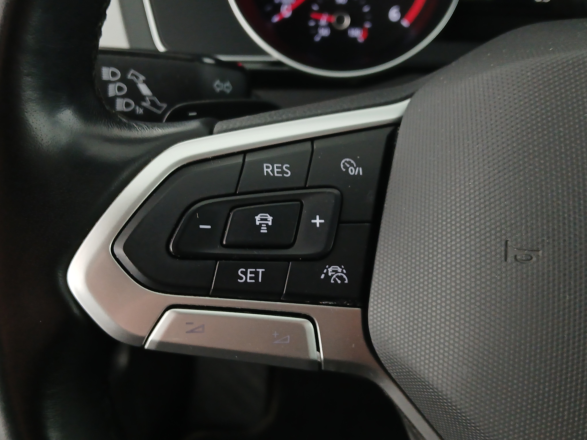 VW Passat Variant 2.0 TDI BMT Business | Bild 17 von 31