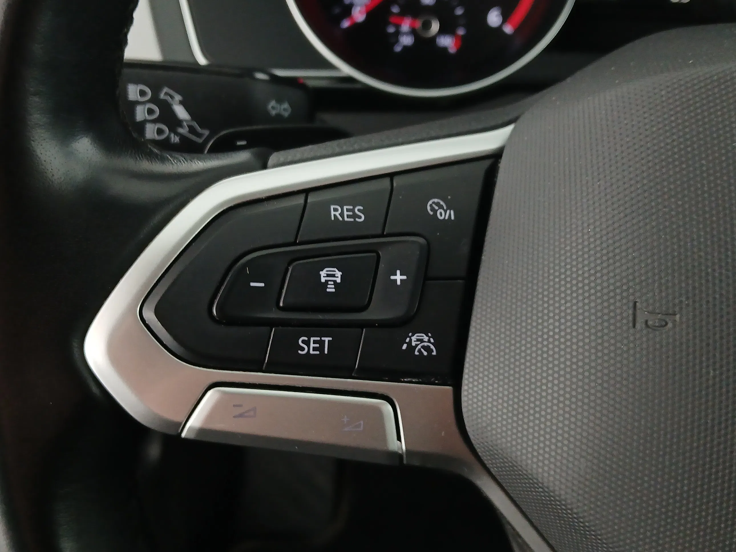 VW Passat Variant 2.0 TDI BMT Business | Bild 17 von 31