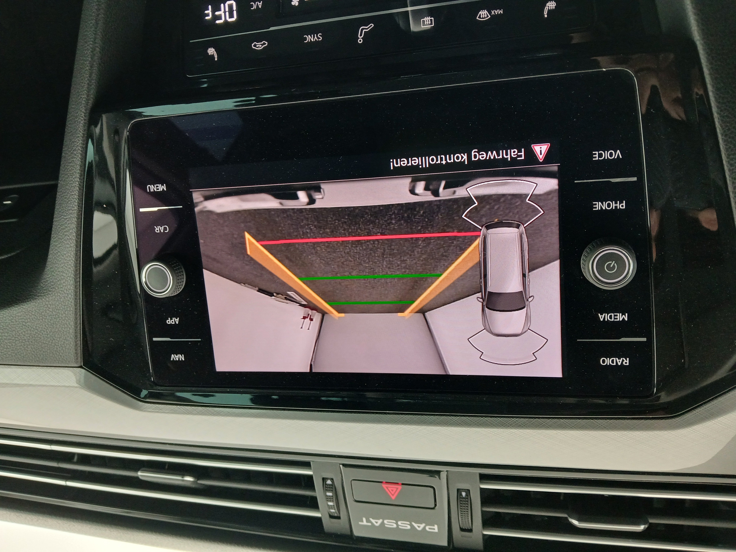 VW Passat Variant 2.0 TDI BMT Business | Bild 26 von 31