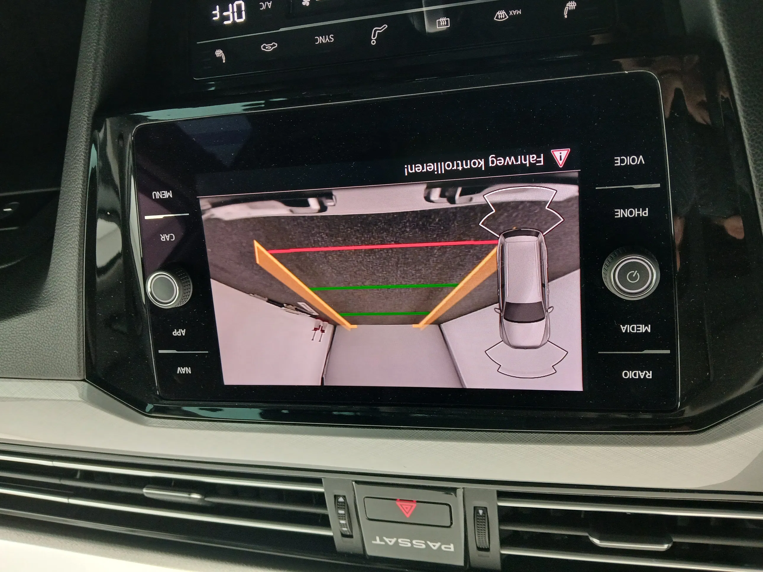 VW Passat Variant 2.0 TDI BMT Business | Bild 26 von 31