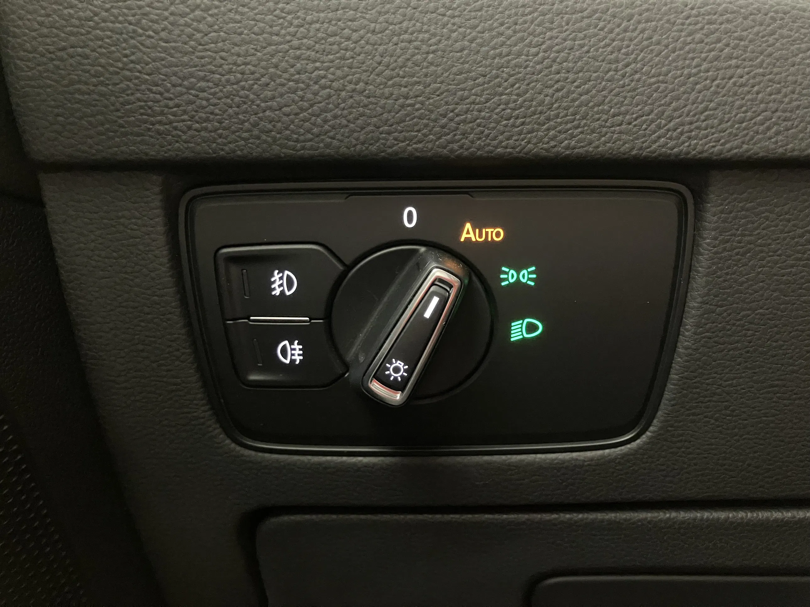 VW Passat Variant 1.5 TSI BMT Elegance | Bild 11 von 31