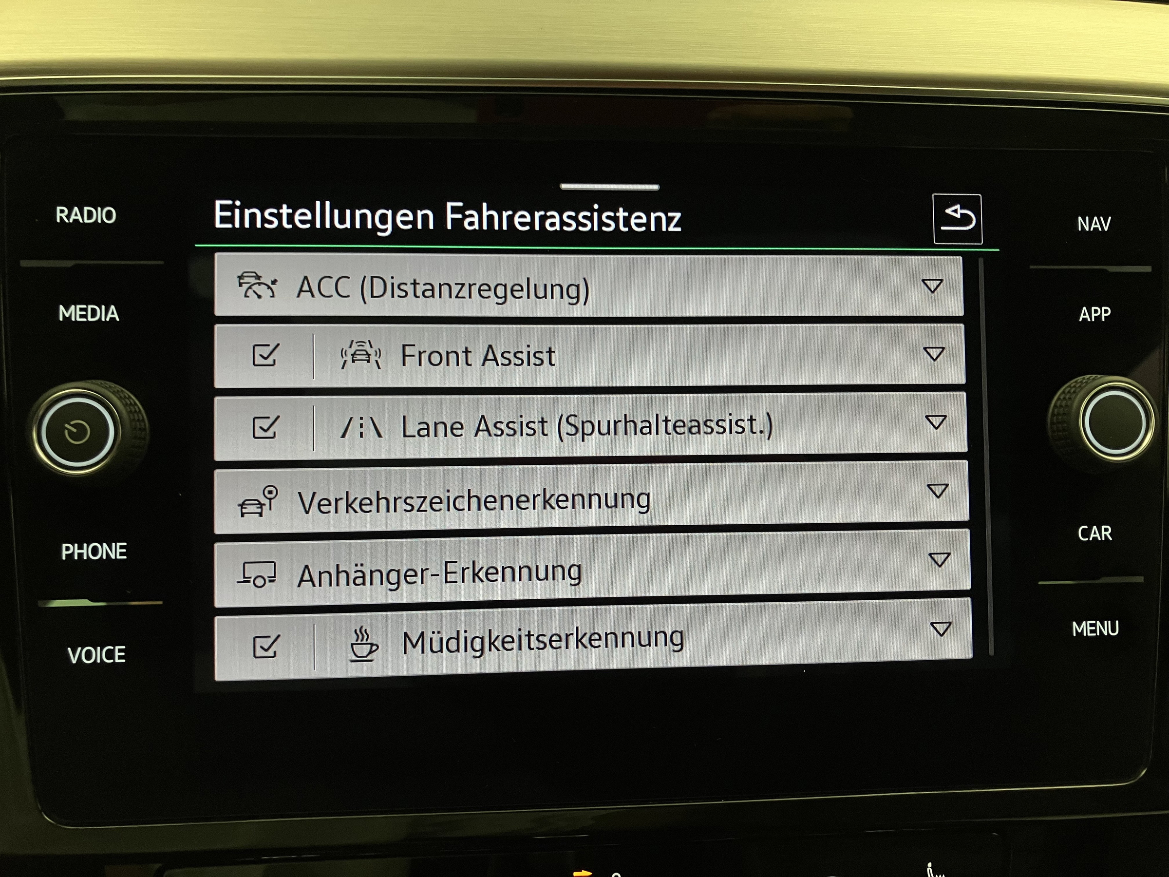 VW Passat Variant 1.5 TSI BMT Elegance | Bild 23 von 31