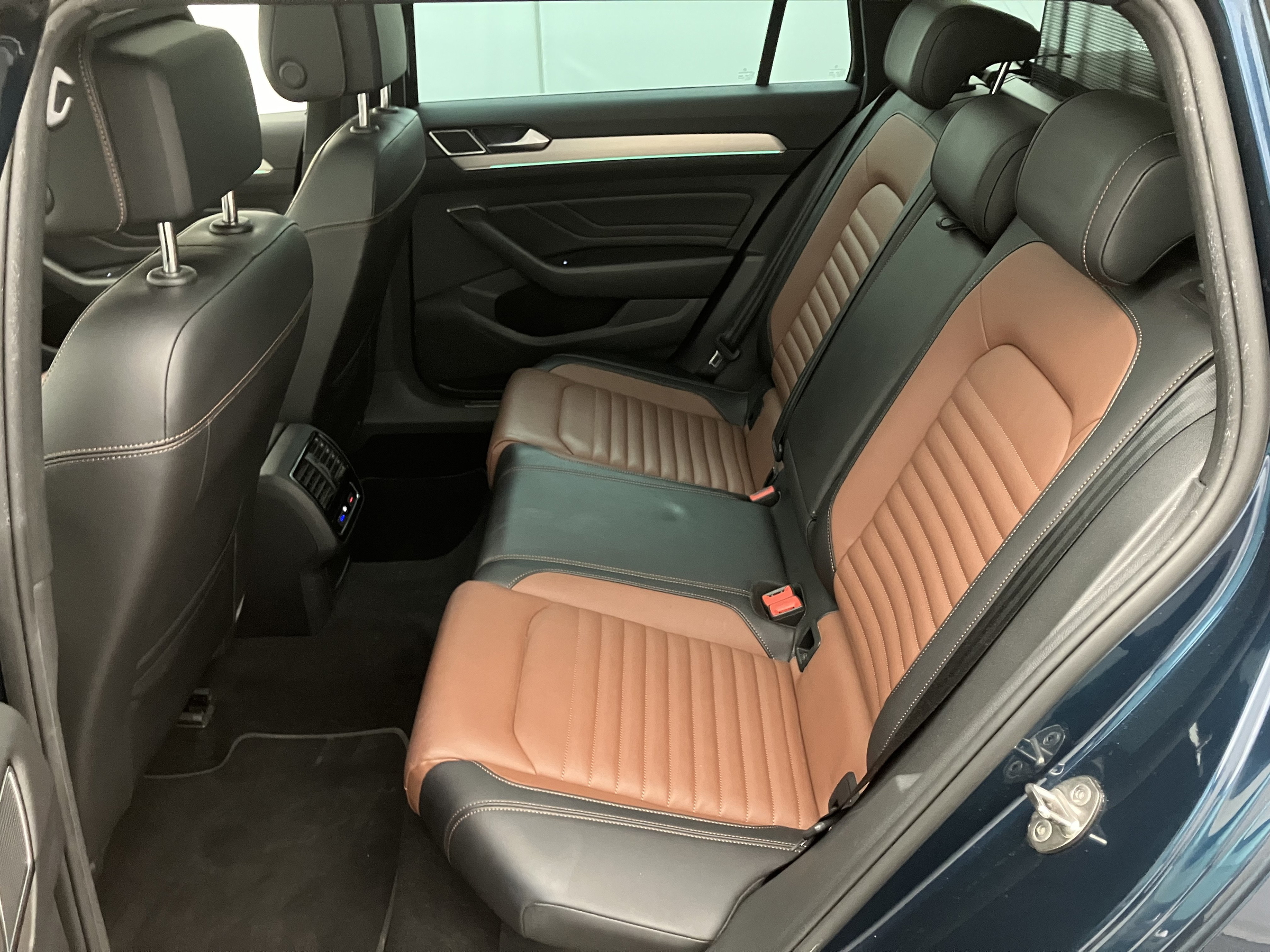 VW Passat Variant 1.5 TSI BMT Elegance | Bild 26 von 31