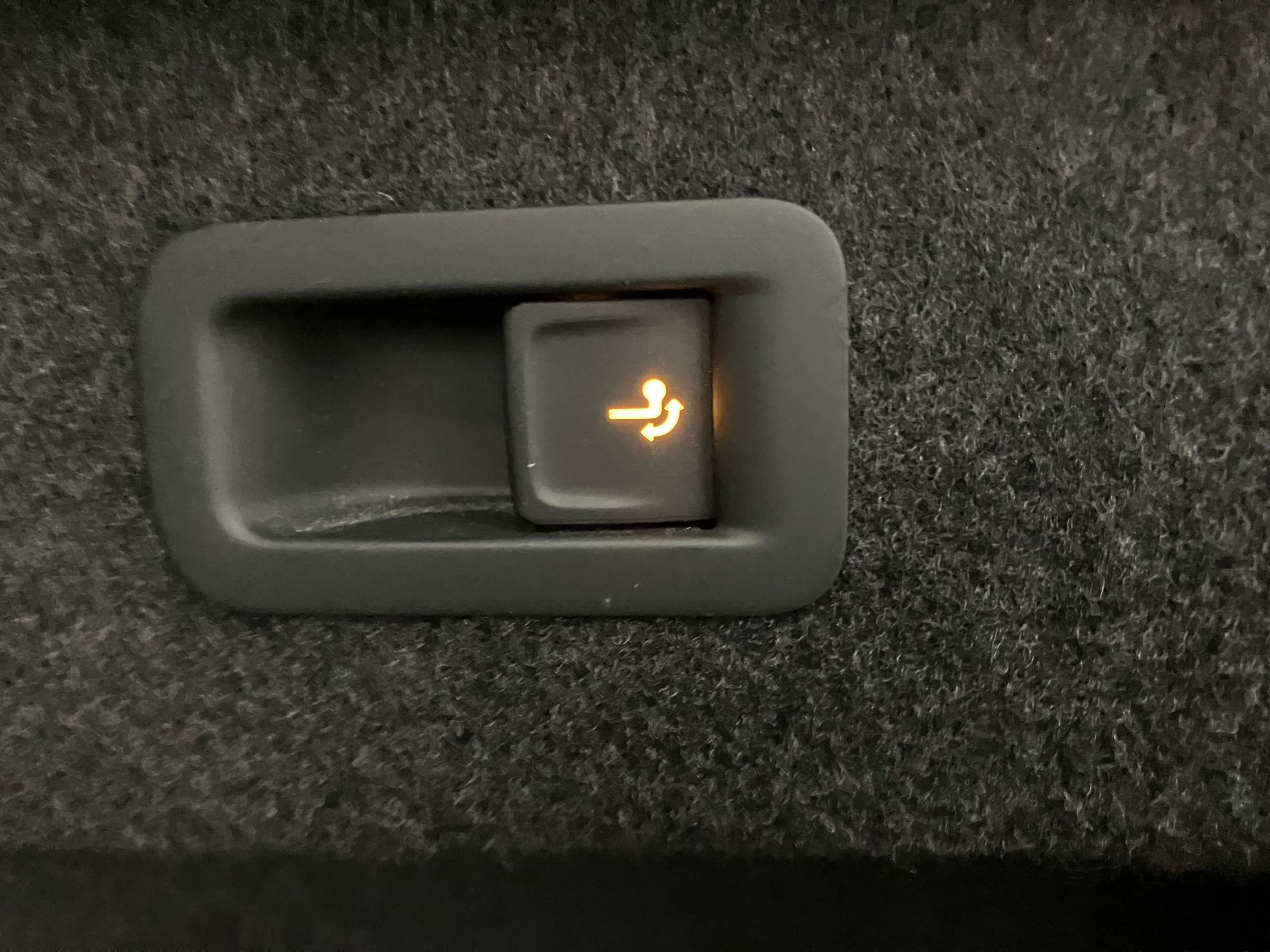 VW Passat Variant 1.5 TSI BMT Elegance | Bild 29 von 31