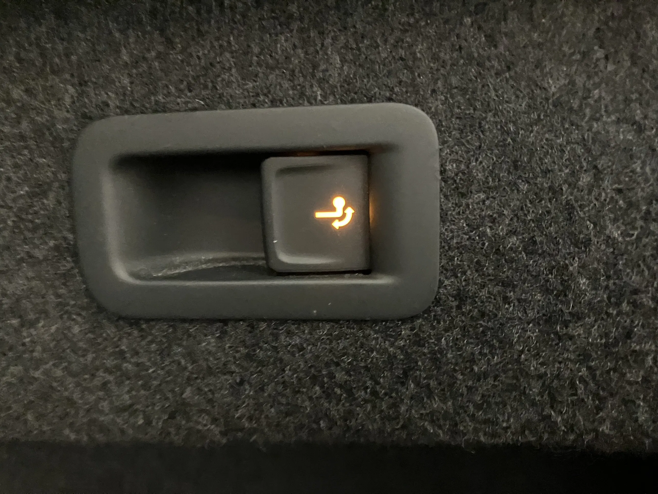 VW Passat Variant 1.5 TSI BMT Elegance | Bild 29 von 31