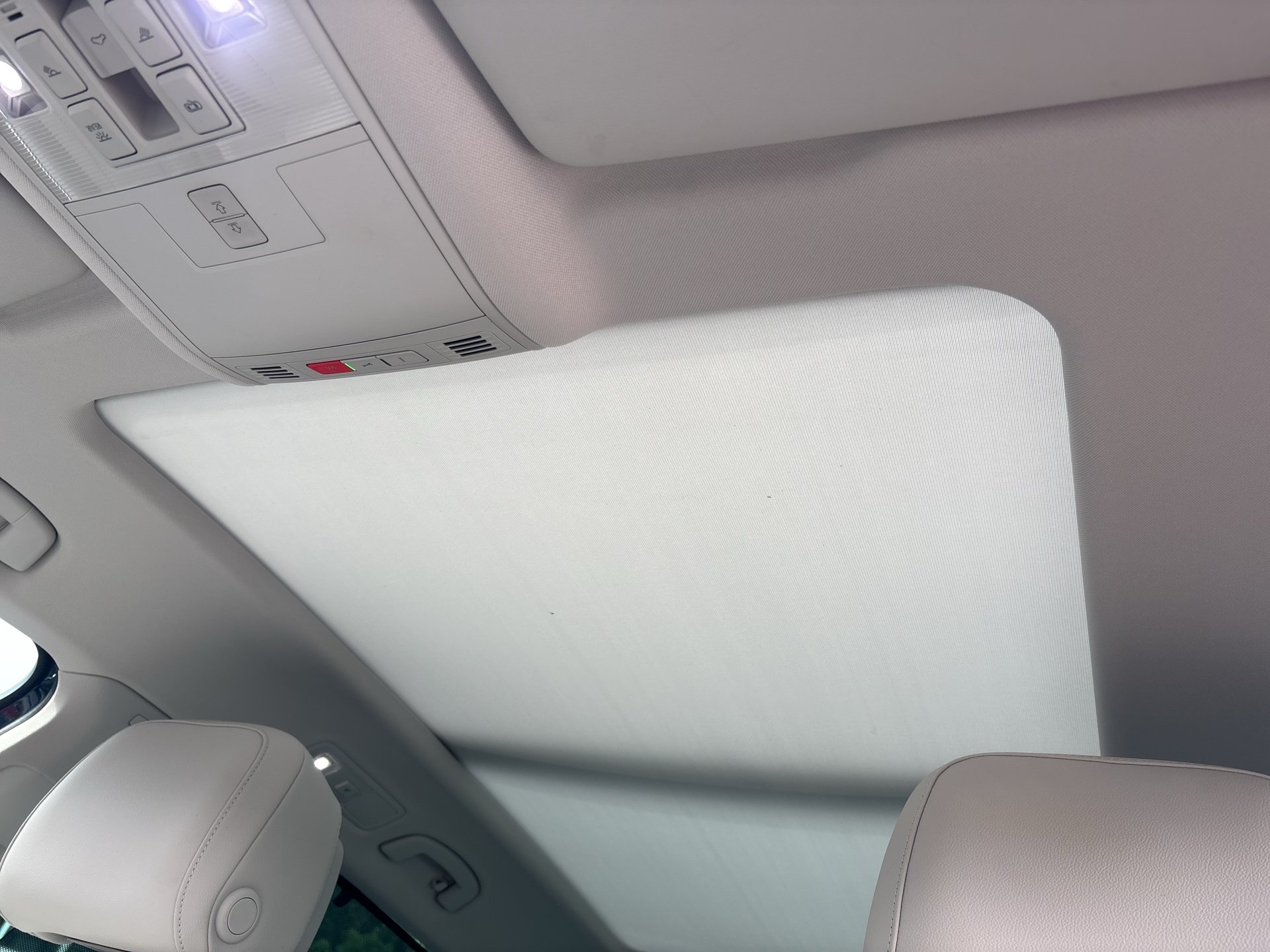 VW Passat Variant 2.0 TDI BMT Elegance | Bild 13 von 23