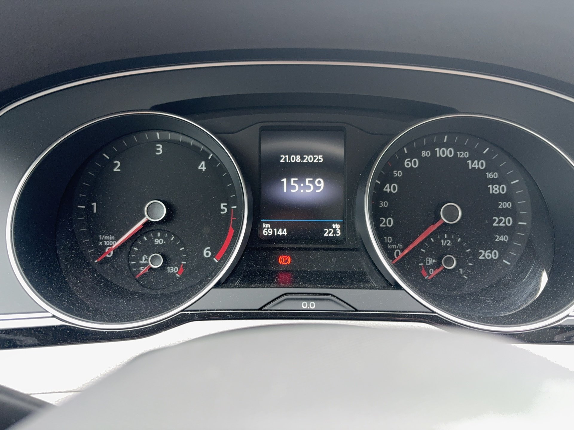 VW Passat Variant 2.0 TDI BMT Elegance | Bild 15 von 23