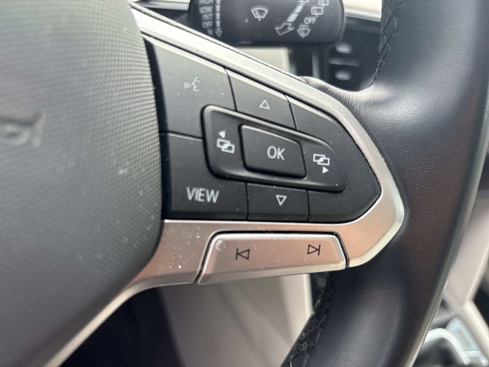 VW Passat Variant 2.0 TDI BMT Elegance | Bild 17 von 23