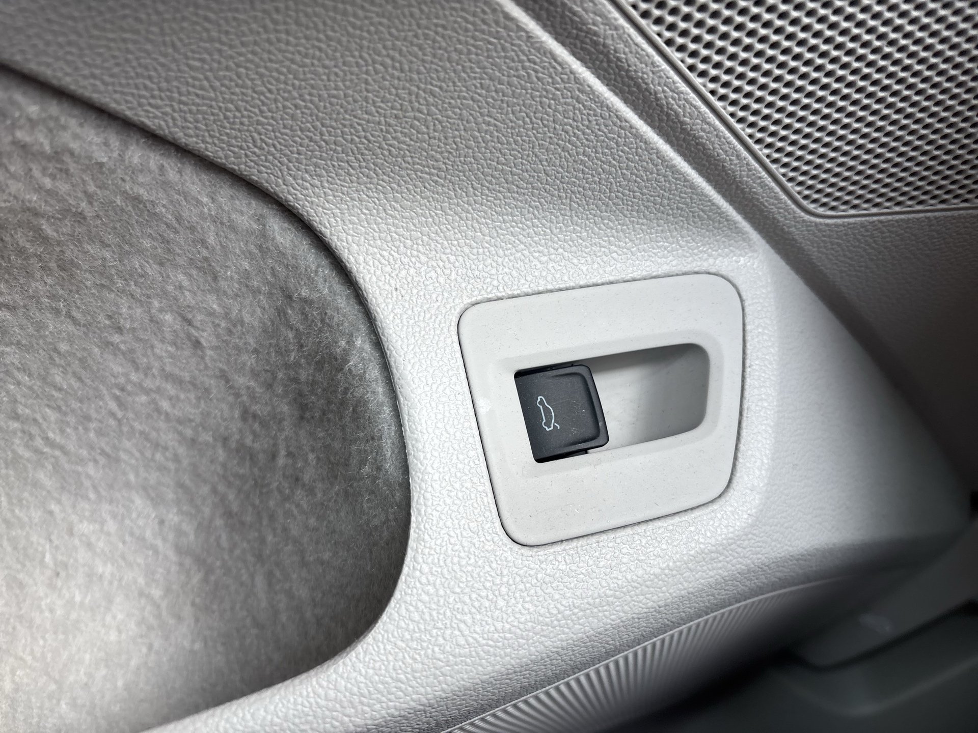 VW Passat Variant 2.0 TDI BMT Elegance | Bild 10 von 23