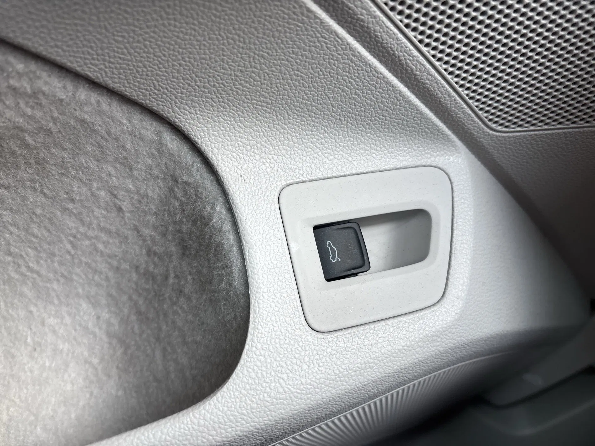 VW Passat Variant 2.0 TDI BMT Elegance | Bild 10 von 23