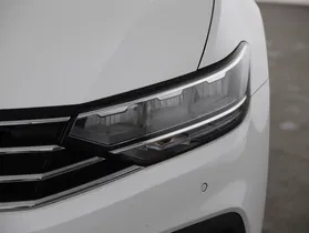 VW Passat Variant 2.0 TDI BMT | Thumbnail 28 von 31