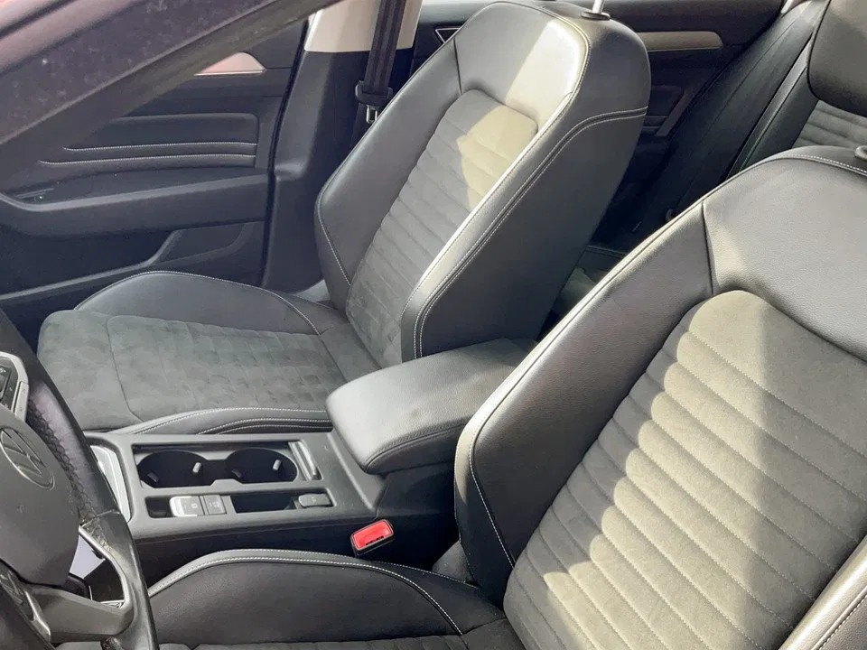 VW Passat Variant 2.0 TDI BMT Elegance | Bild 12 von 22