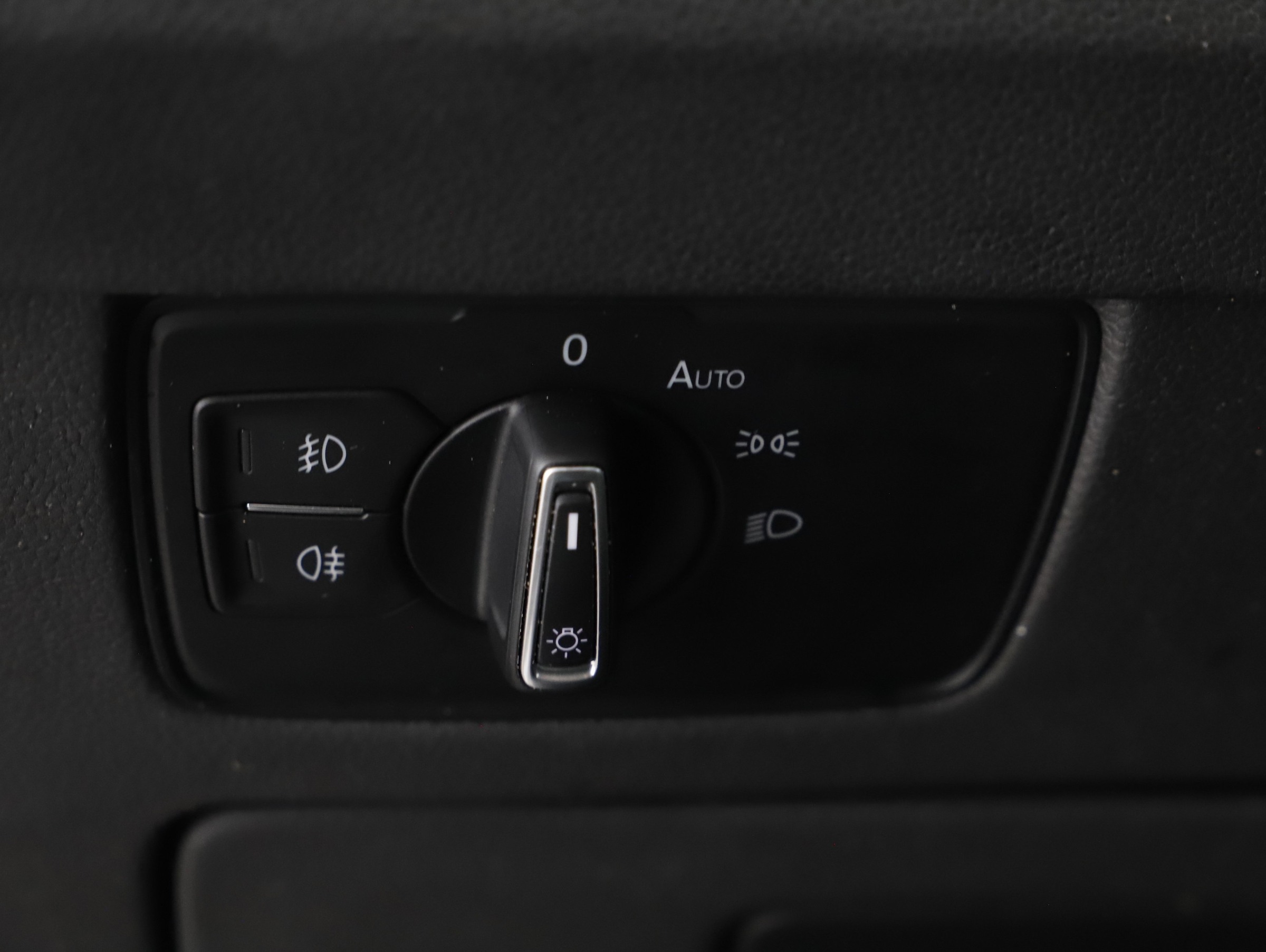 VW Passat Variant 2.0 TDI BMT Elegance | Bild 13 von 24
