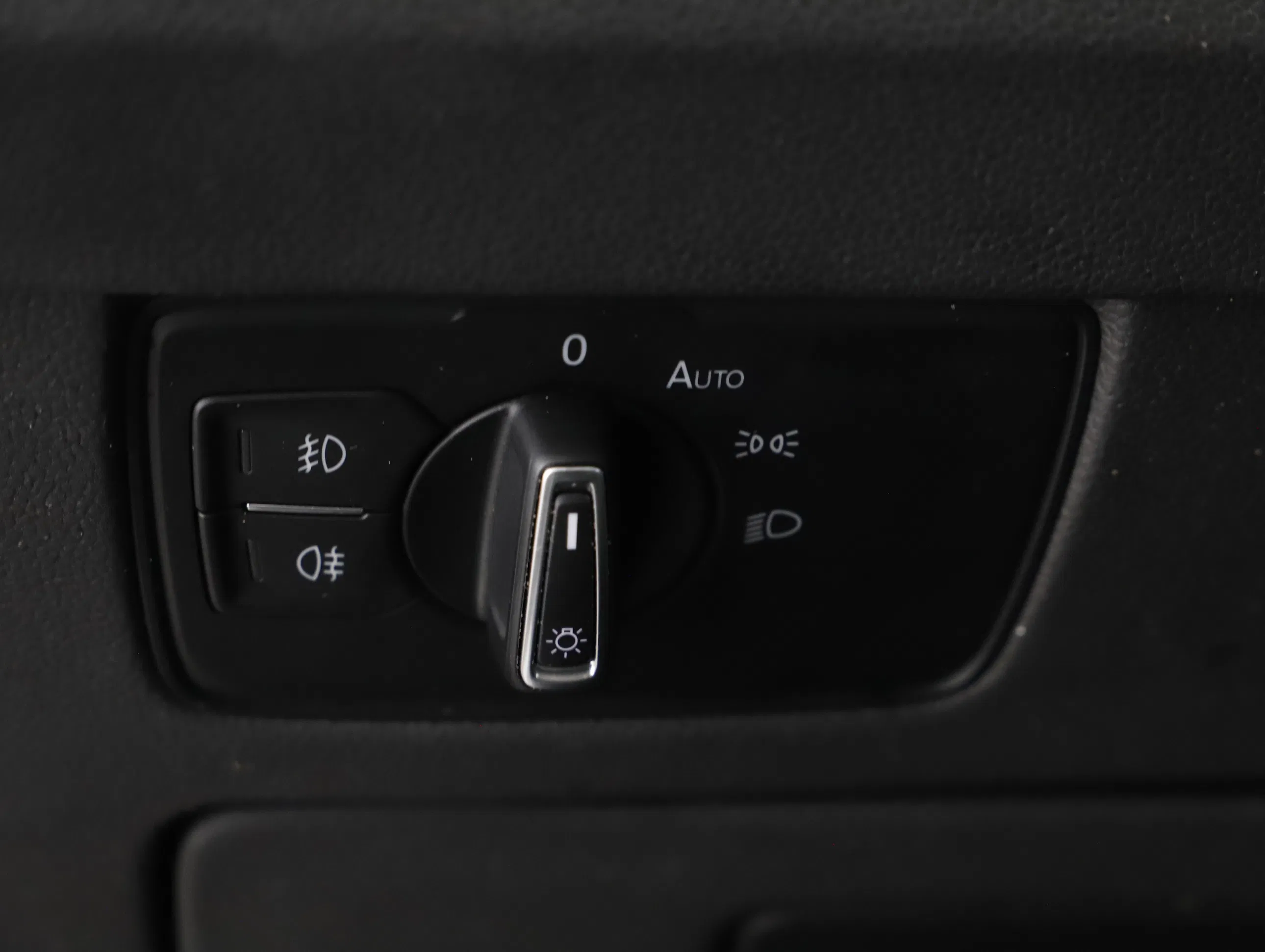 VW Passat Variant 2.0 TDI BMT Elegance | Bild 13 von 24