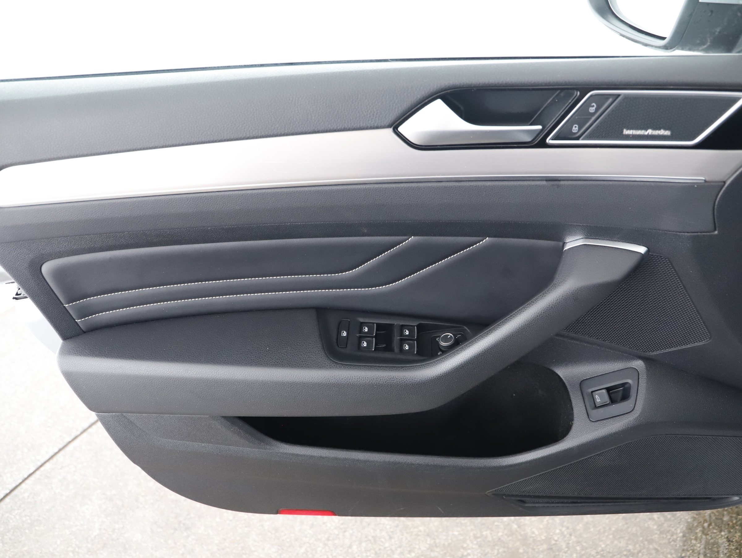 VW Passat Variant 2.0 TDI BMT Elegance | Bild 14 von 24