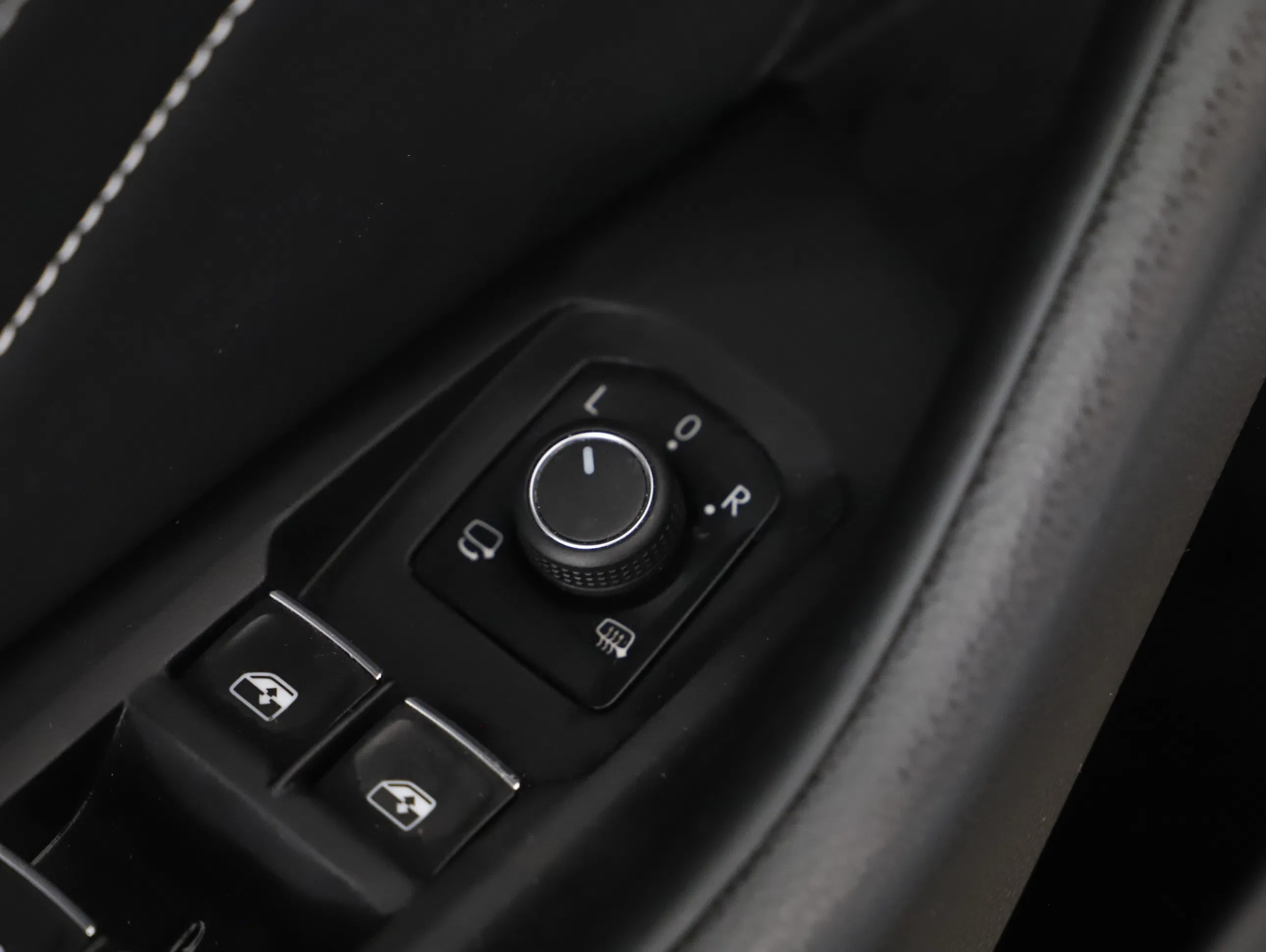 VW Passat Variant 2.0 TDI BMT Elegance | Bild 15 von 24