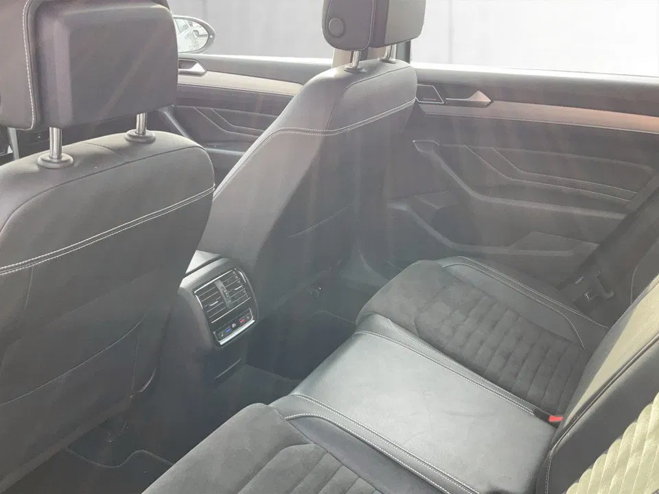 VW Passat Variant 2.0 TDI BMT Elegance | Bild 18 von 22