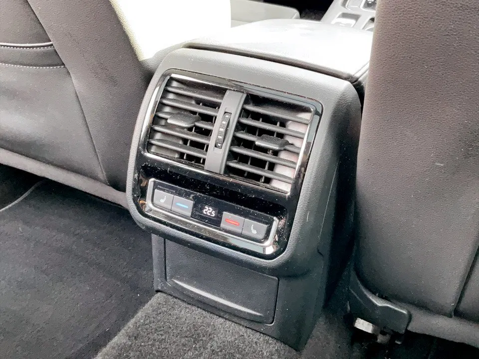 VW Passat Variant 2.0 TDI BMT Elegance | Bild 19 von 22