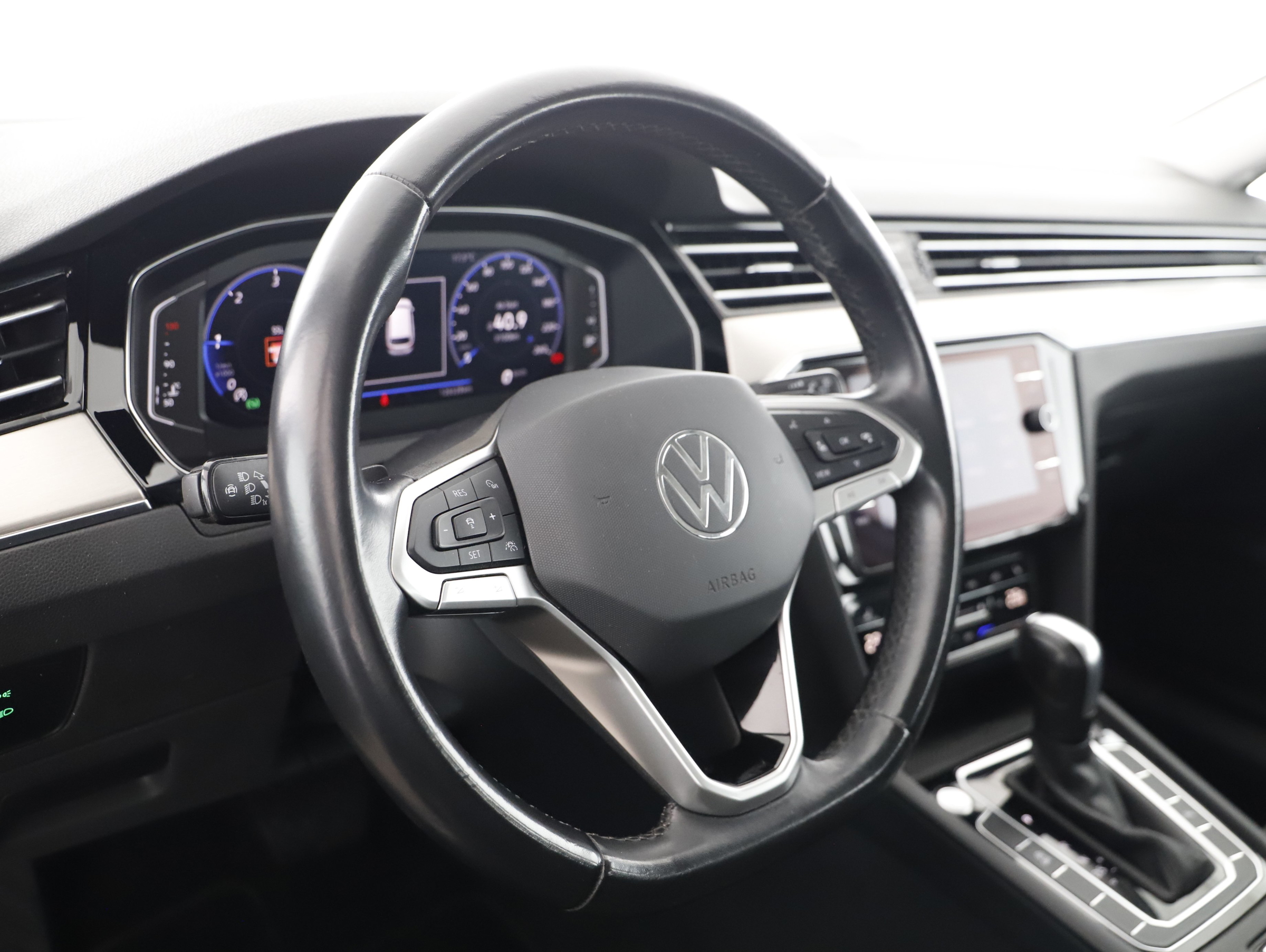 VW Passat Variant 2.0 TDI BMT Elegance | Bild 4 von 24