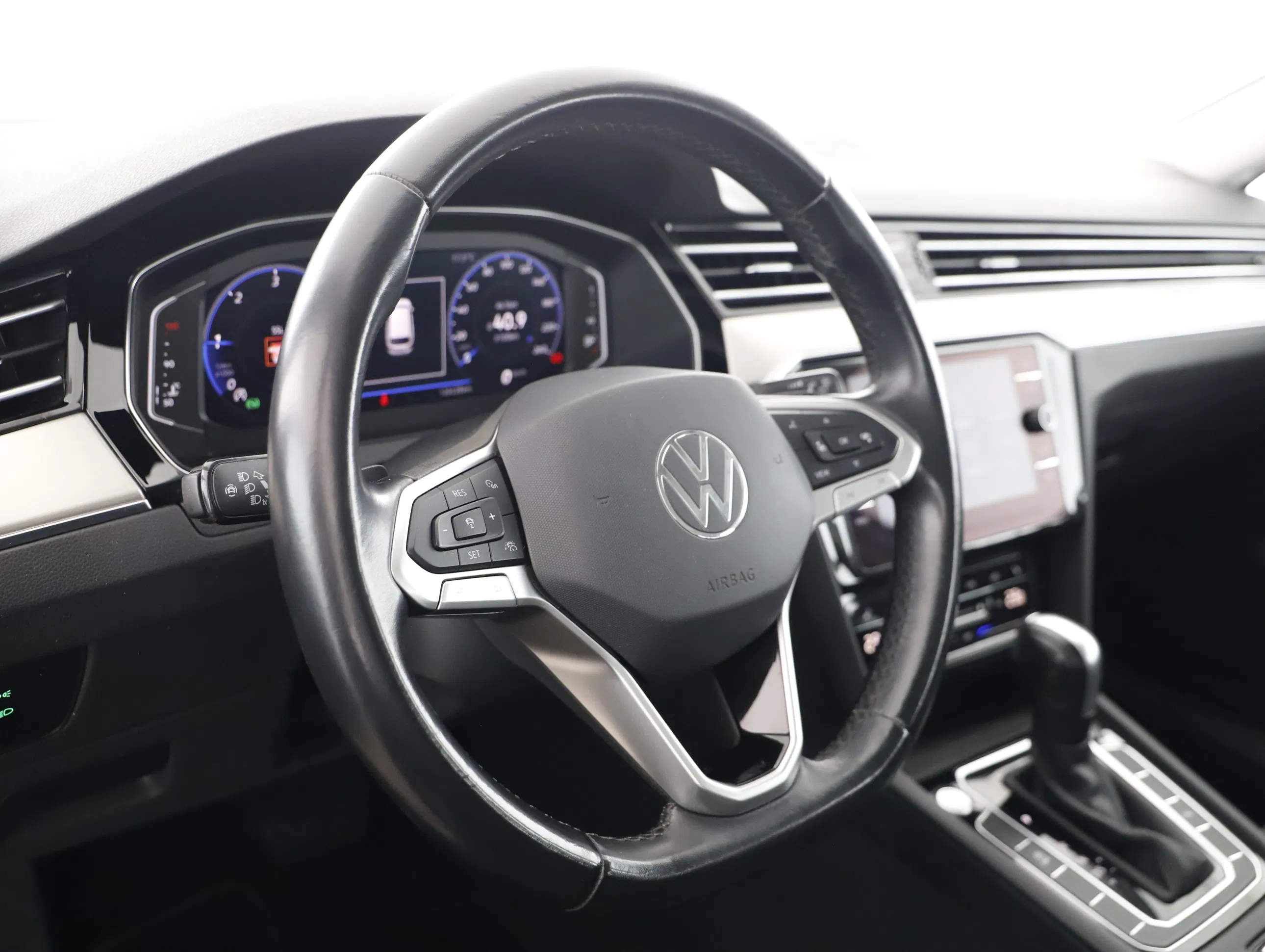 VW Passat Variant 2.0 TDI BMT Elegance | Bild 4 von 24