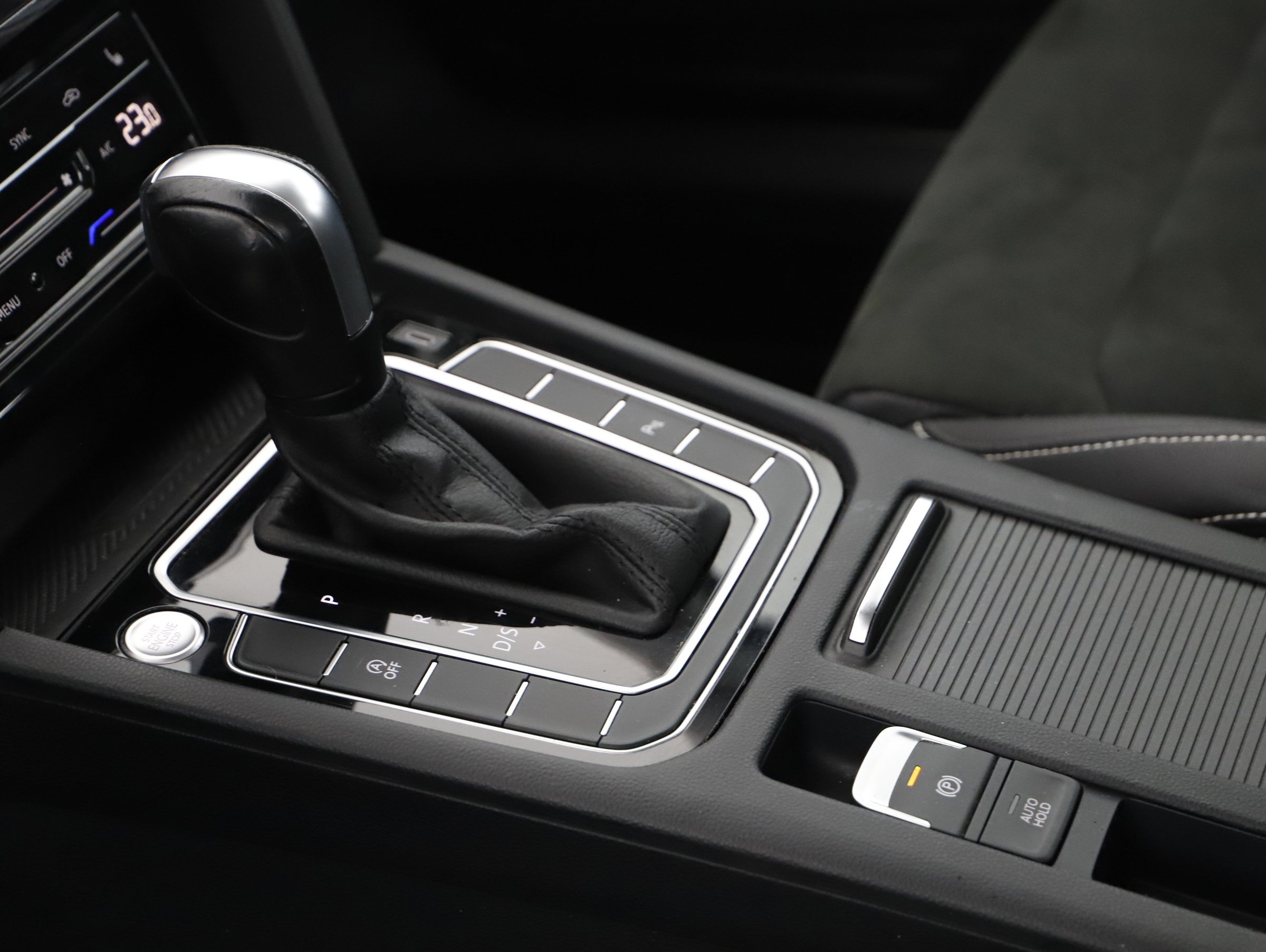 VW Passat Variant 2.0 TDI BMT Elegance | Bild 5 von 24
