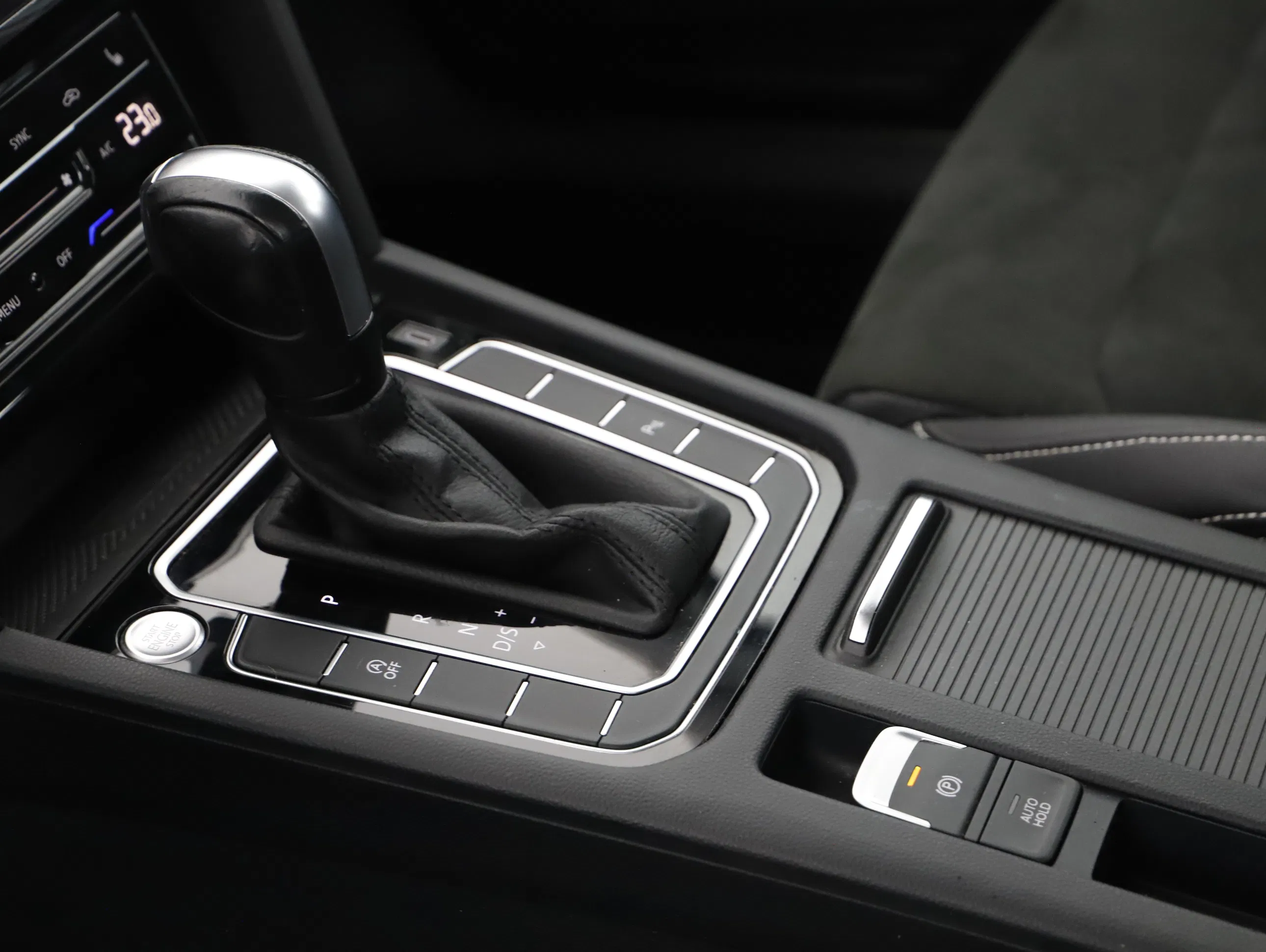 VW Passat Variant 2.0 TDI BMT Elegance | Bild 5 von 24