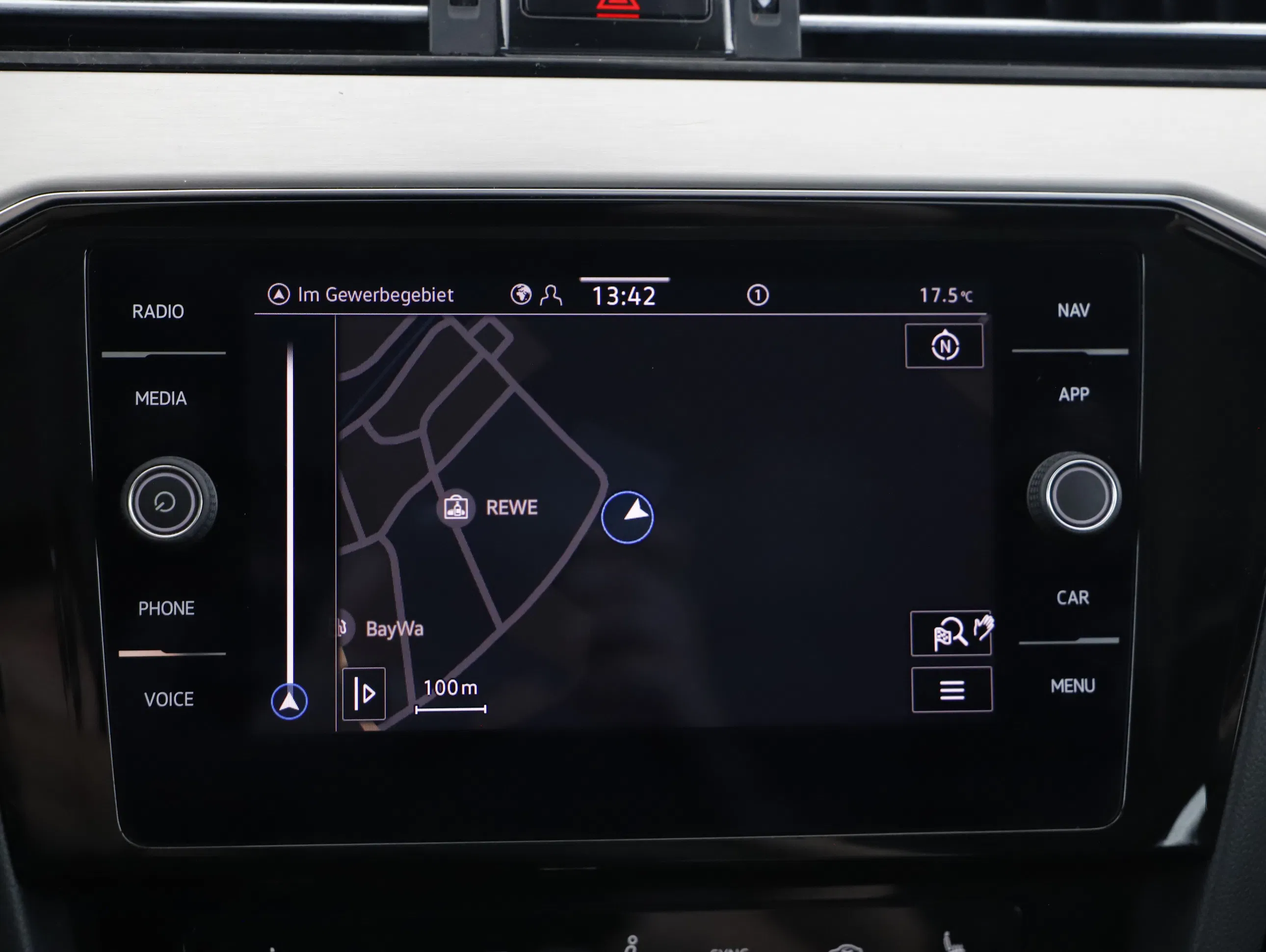 VW Passat Variant 2.0 TDI BMT Elegance | Bild 8 von 24