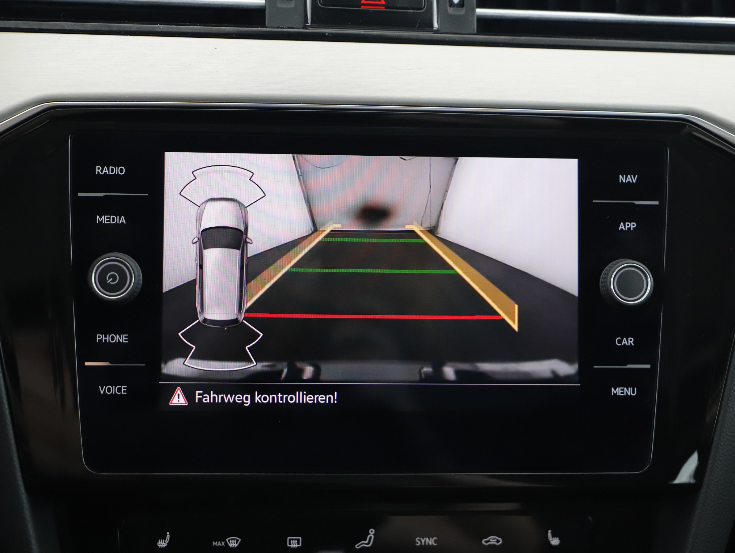 VW Passat Variant 2.0 TDI BMT Elegance | Bild 9 von 24