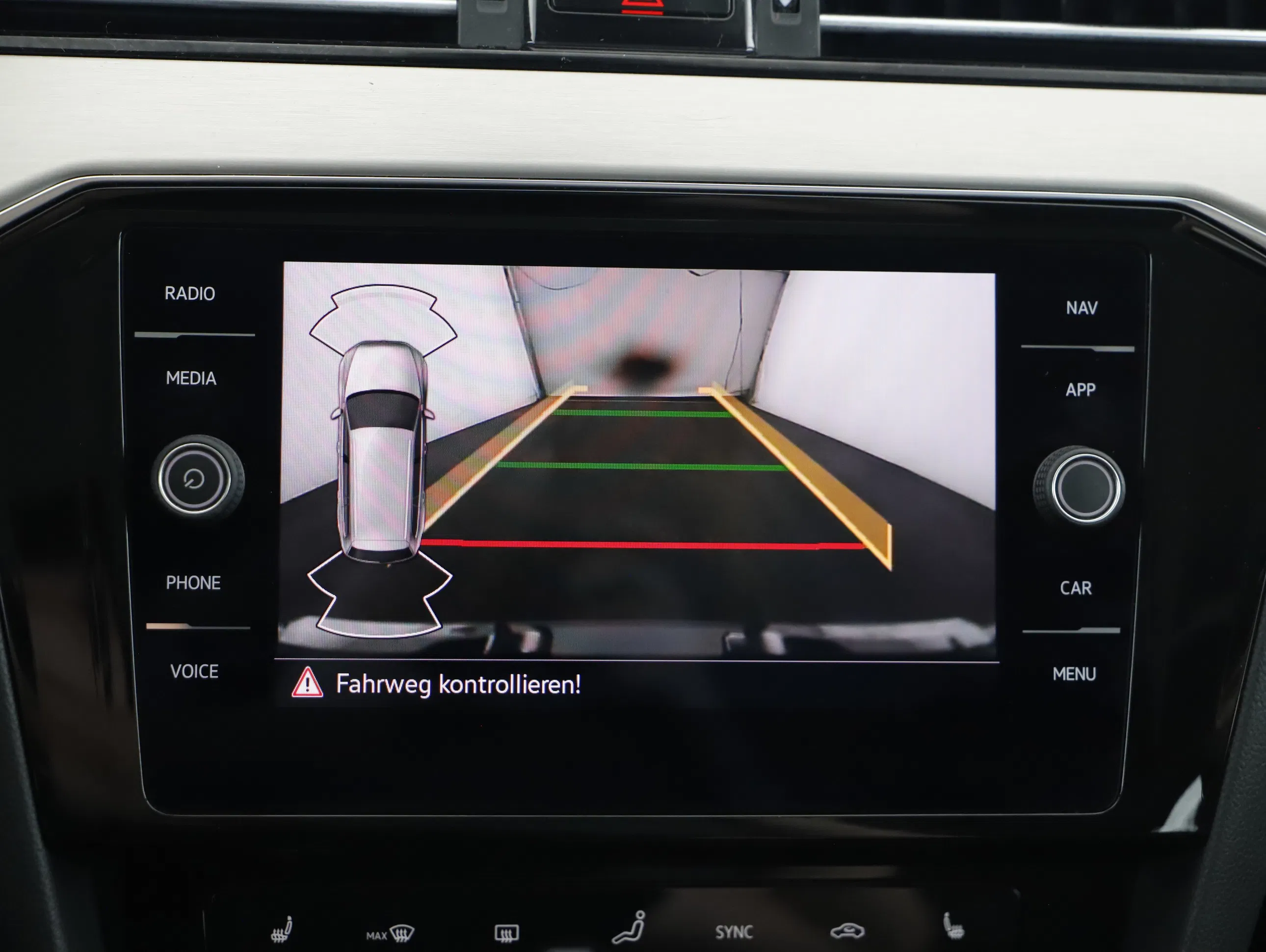 VW Passat Variant 2.0 TDI BMT Elegance | Bild 9 von 24