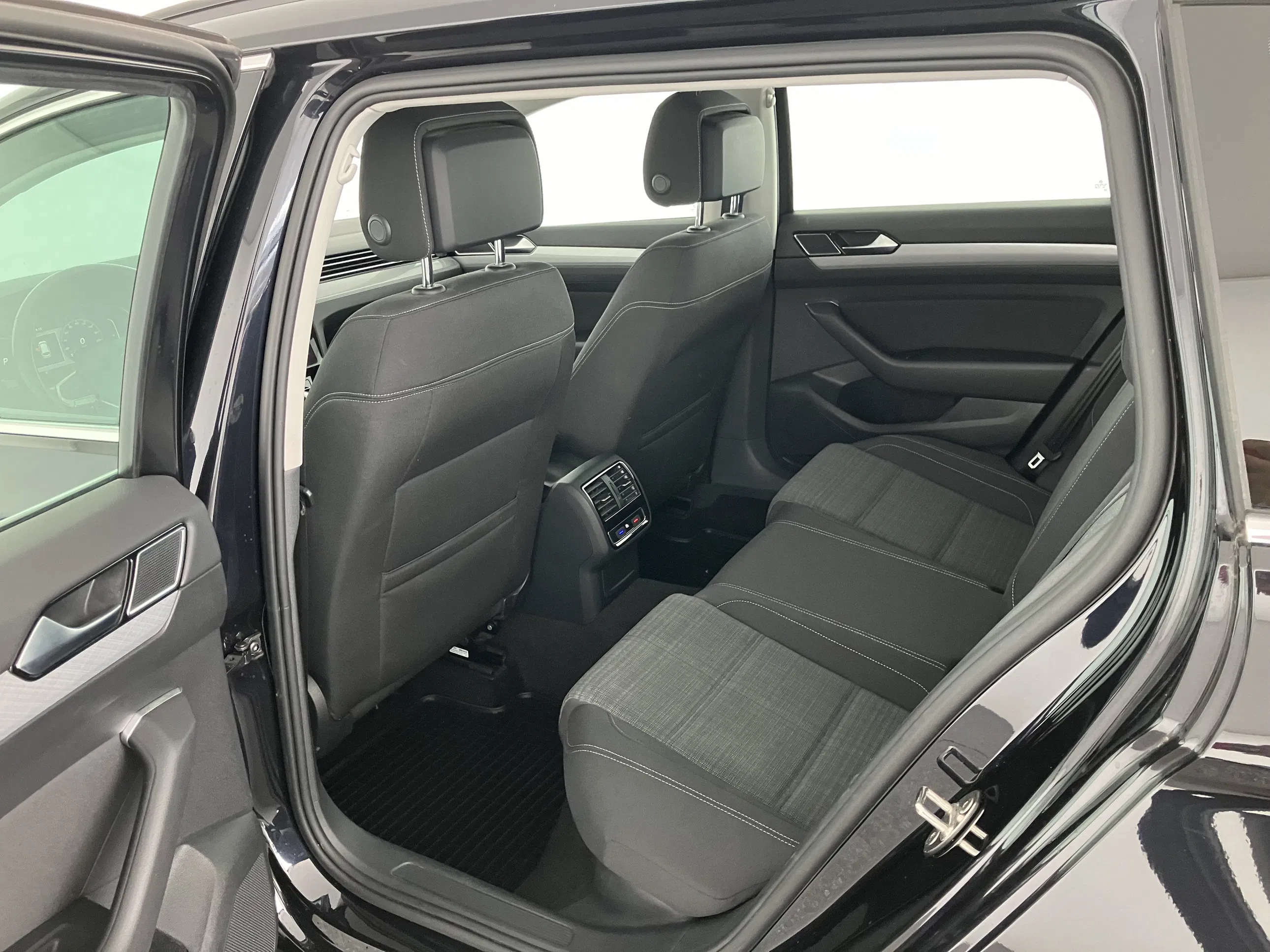 VW Passat Variant 2.0 TDI BMT Business | Bild 19 von 31