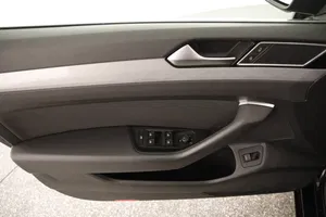 VW Passat Variant 2.0 TDI BMT Business | Thumbnail 4 von 31