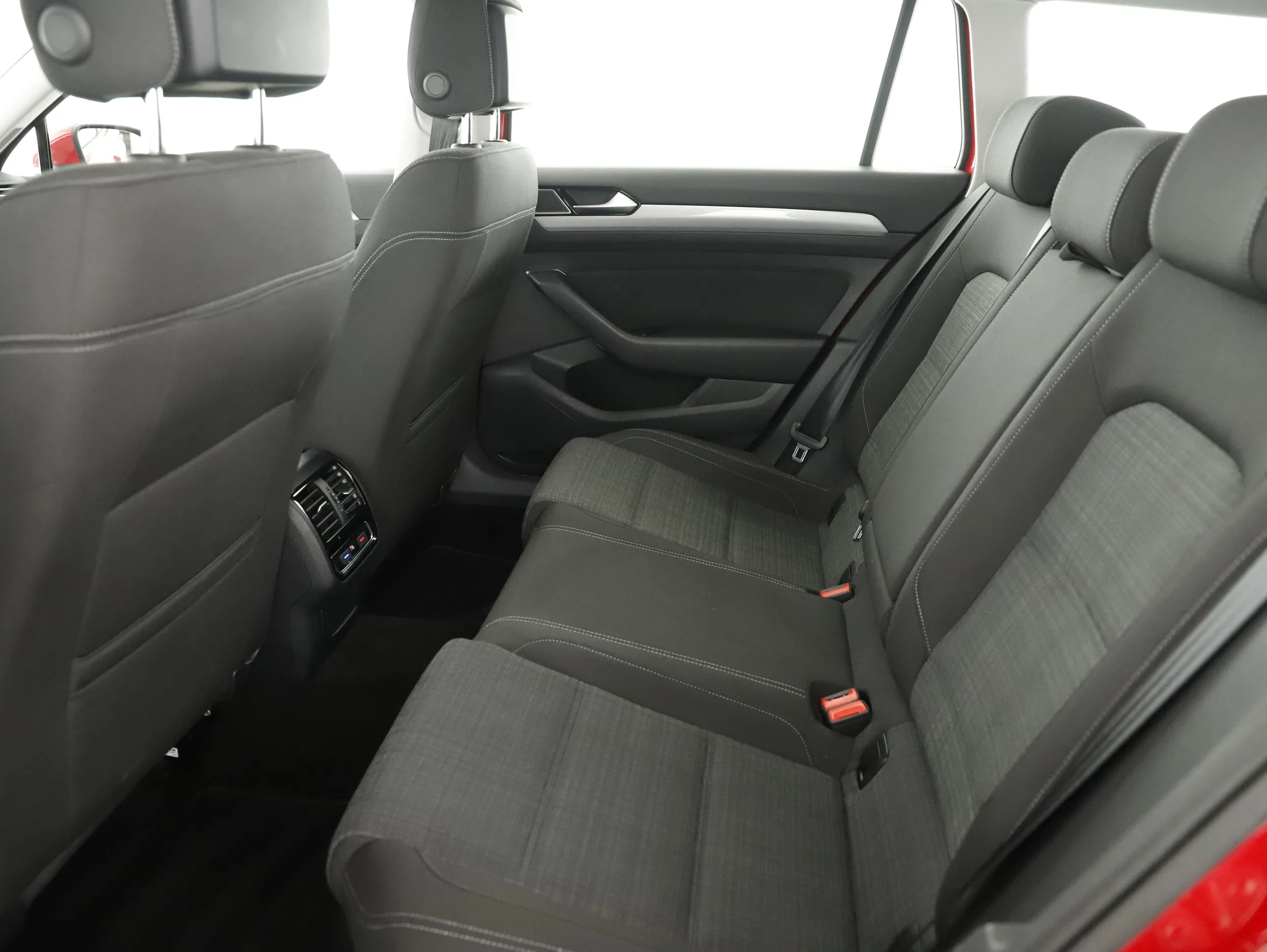 VW Passat Variant 2.0 TDI BMT Business | Bild 13 von 27