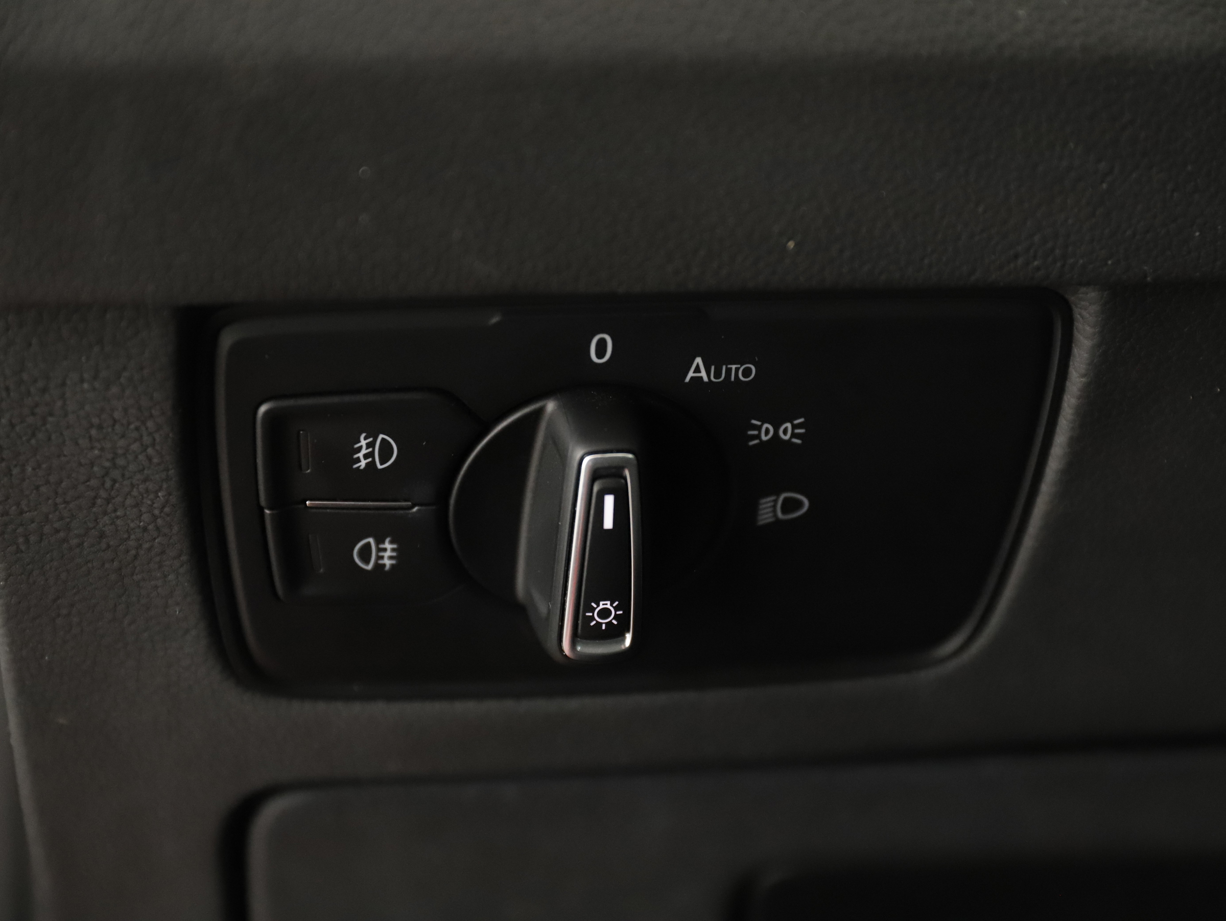 VW Passat Variant 2.0 TDI BMT Business | Bild 22 von 27