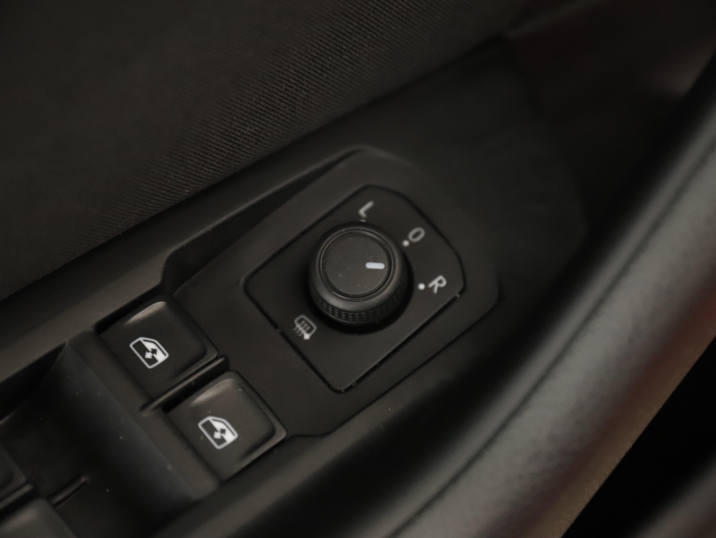 VW Passat Variant 2.0 TDI BMT Business | Bild 24 von 27