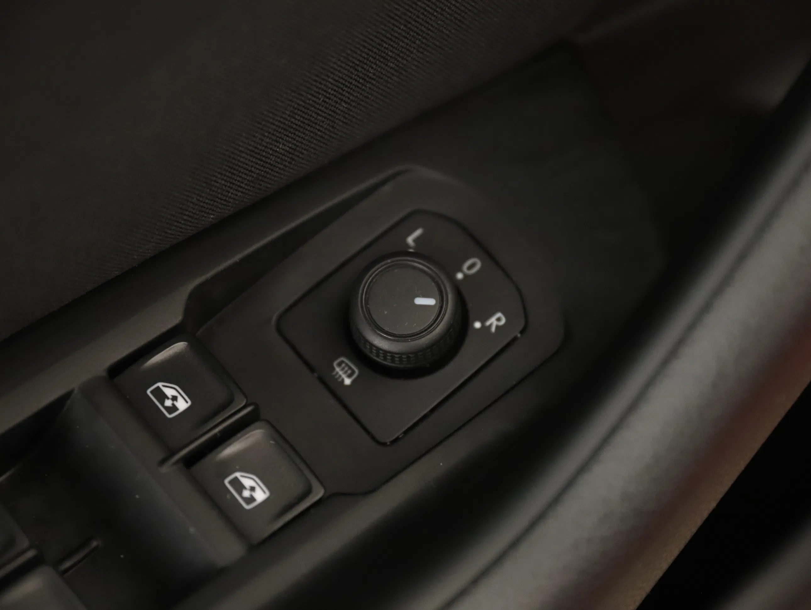 VW Passat Variant 2.0 TDI BMT Business | Bild 24 von 27