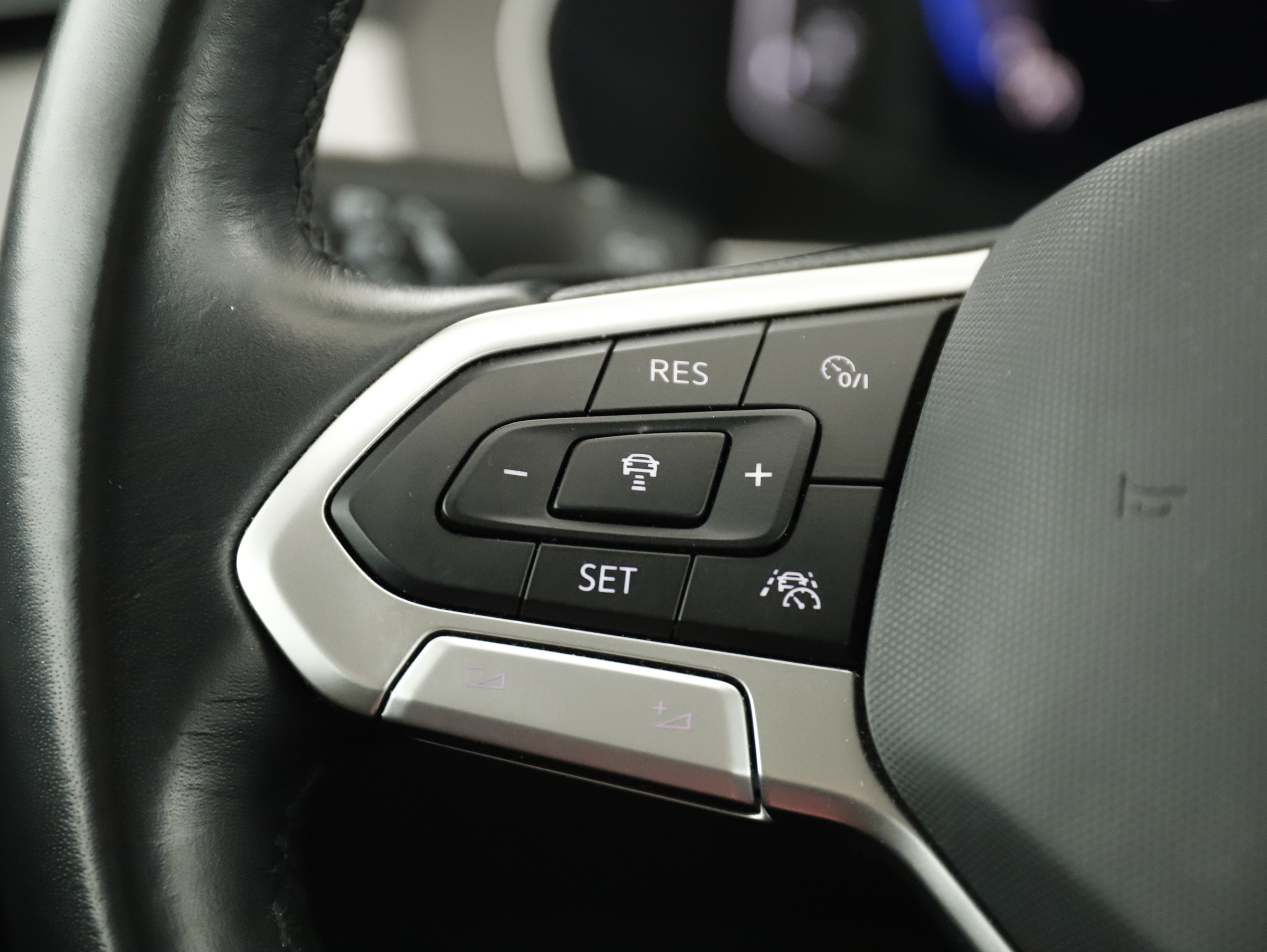 VW Passat Variant 2.0 TDI BMT Business | Bild 25 von 27