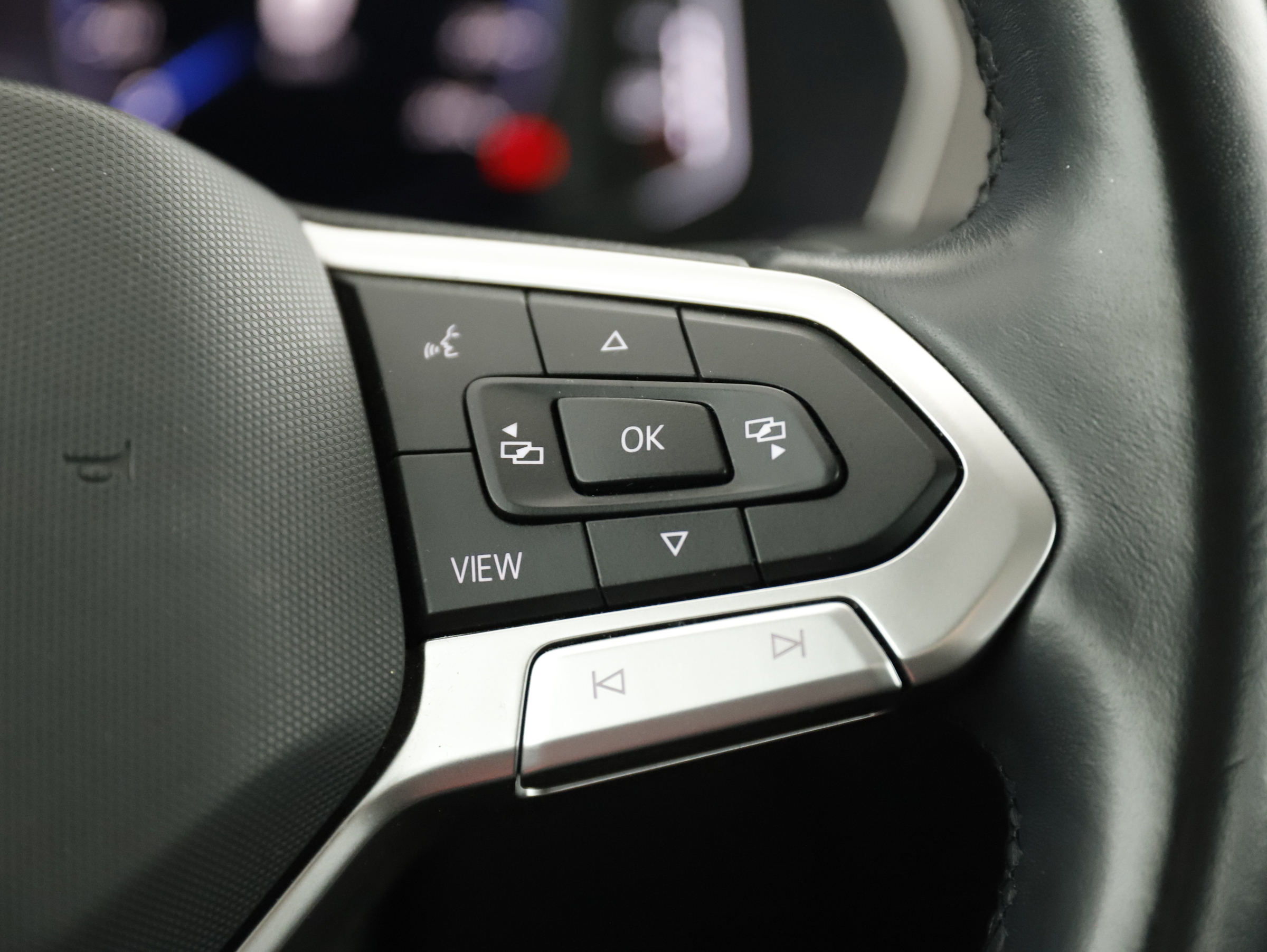 VW Passat Variant 2.0 TDI BMT Business | Bild 26 von 27