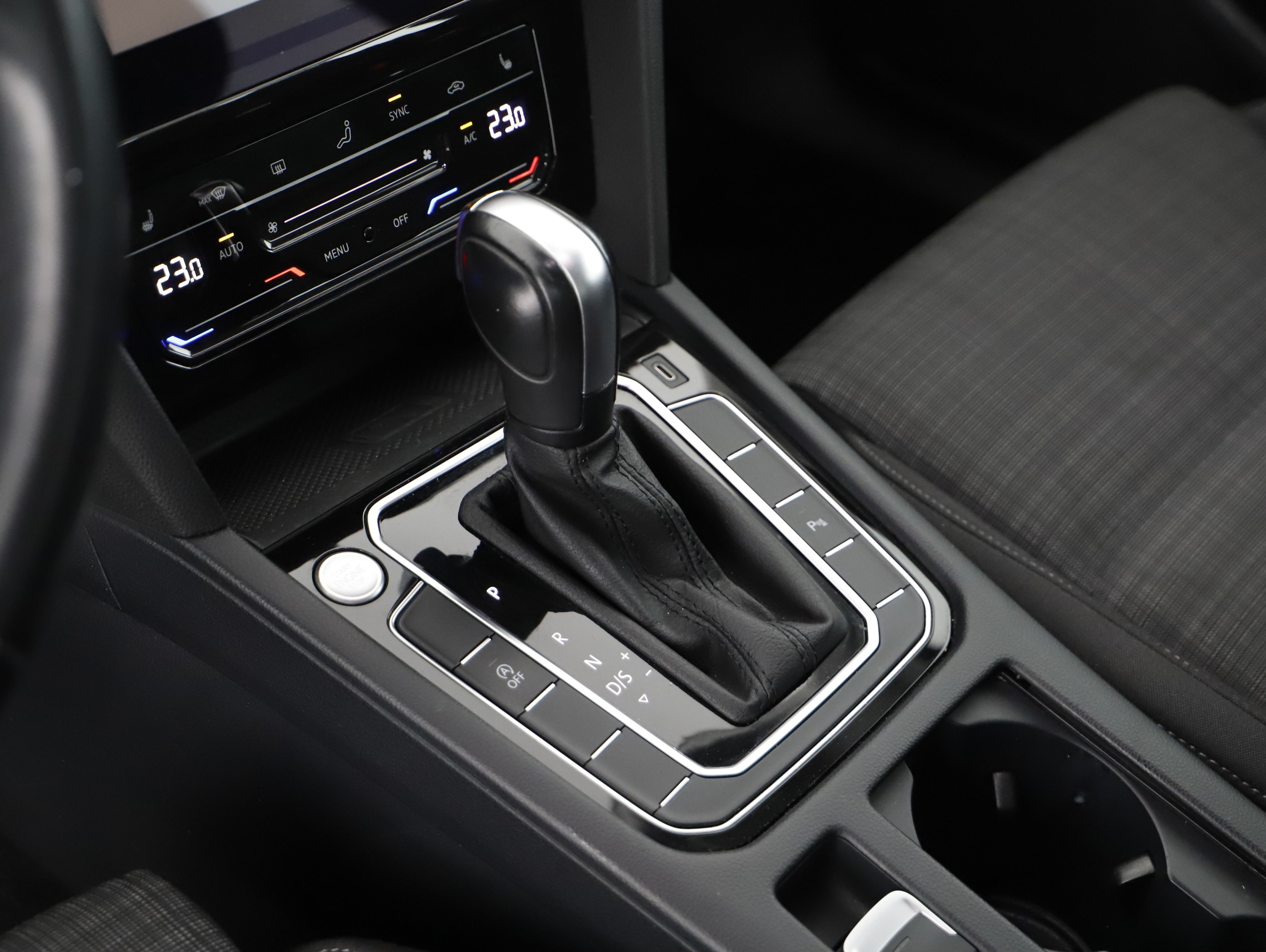 VW Passat Variant 2.0 TDI BMT Business | Bild 17 von 20