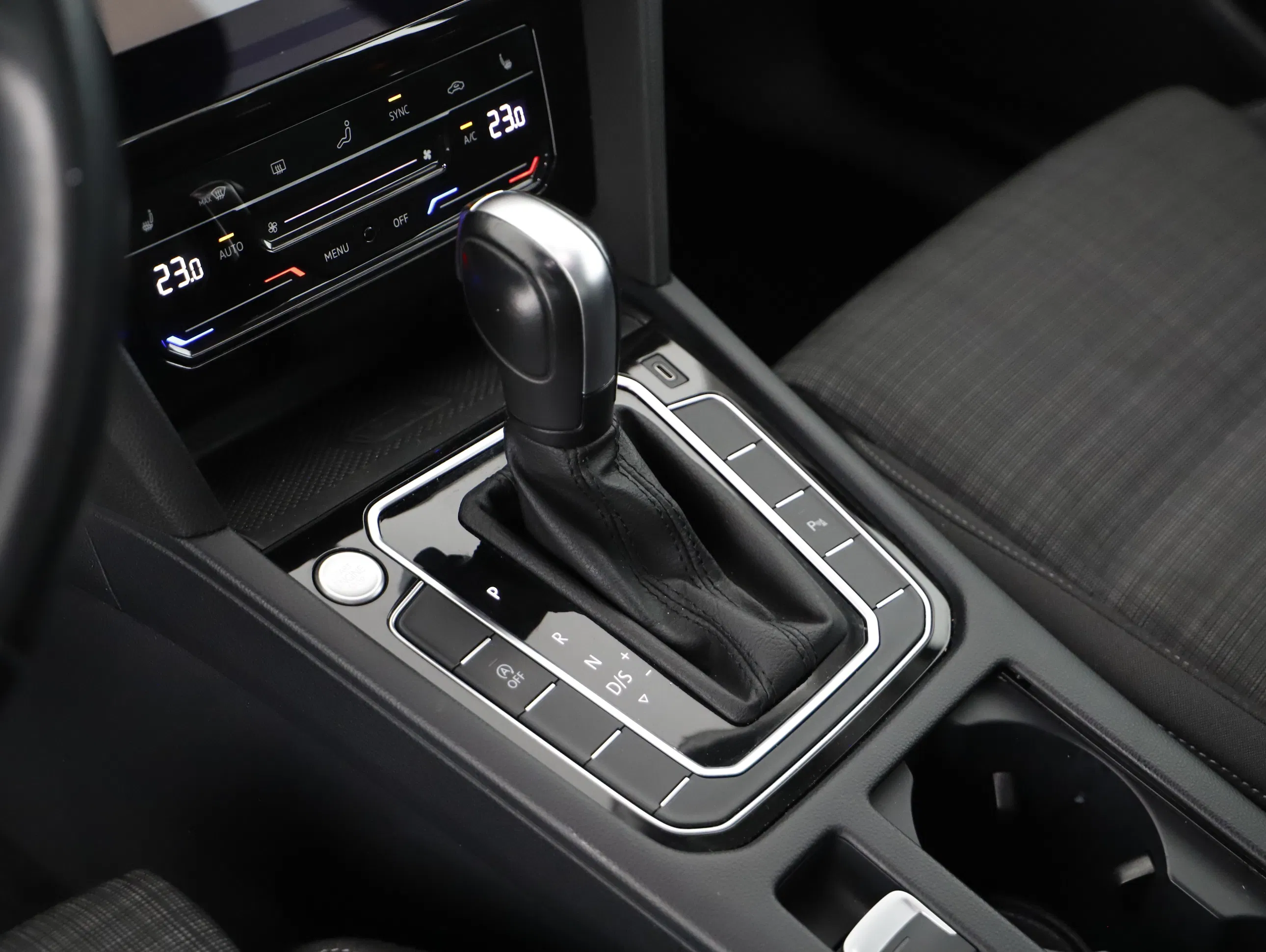 VW Passat Variant 2.0 TDI BMT Business | Bild 17 von 20