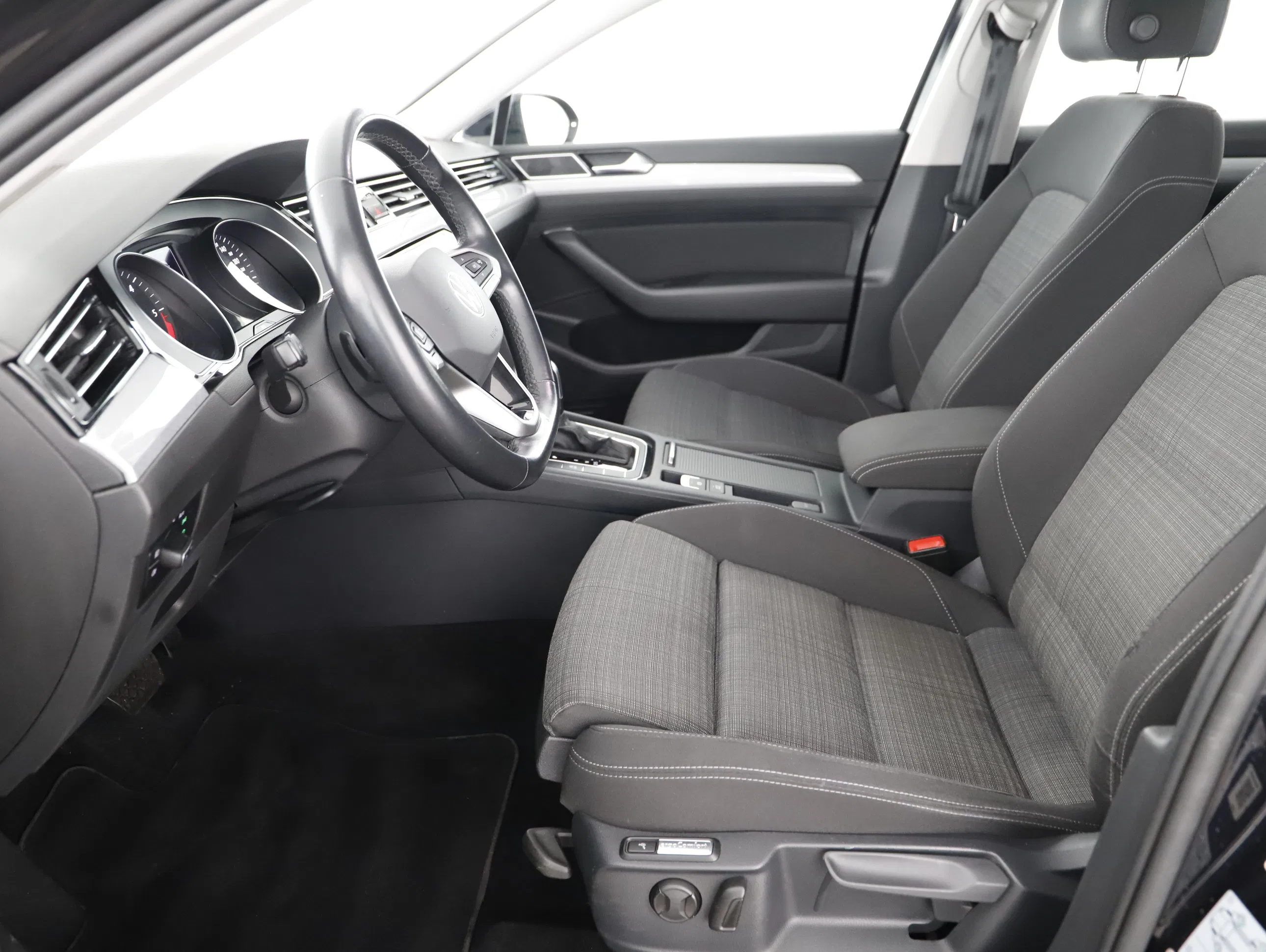 VW Passat Variant 2.0 TDI BMT Business | Bild 5 von 21