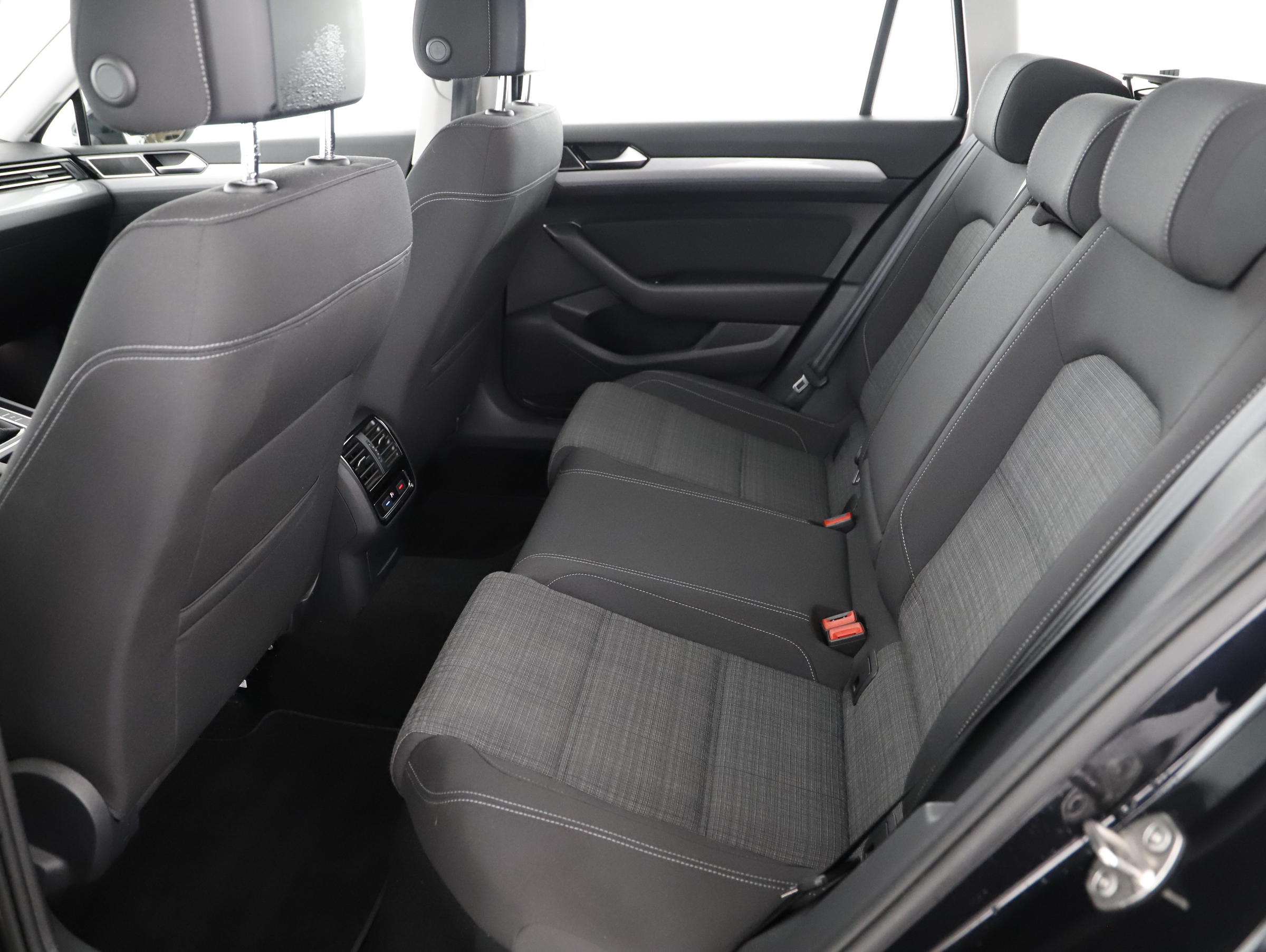 VW Passat Variant 2.0 TDI BMT Business | Bild 19 von 21