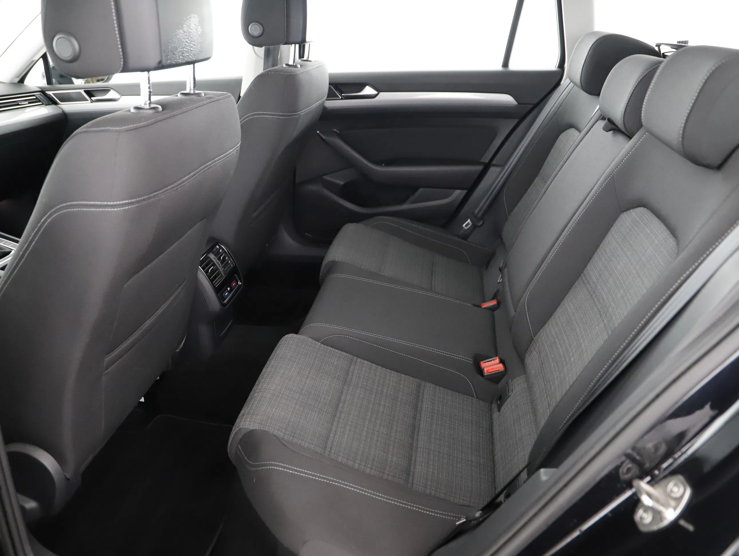 VW Passat Variant 2.0 TDI BMT Business | Bild 19 von 21