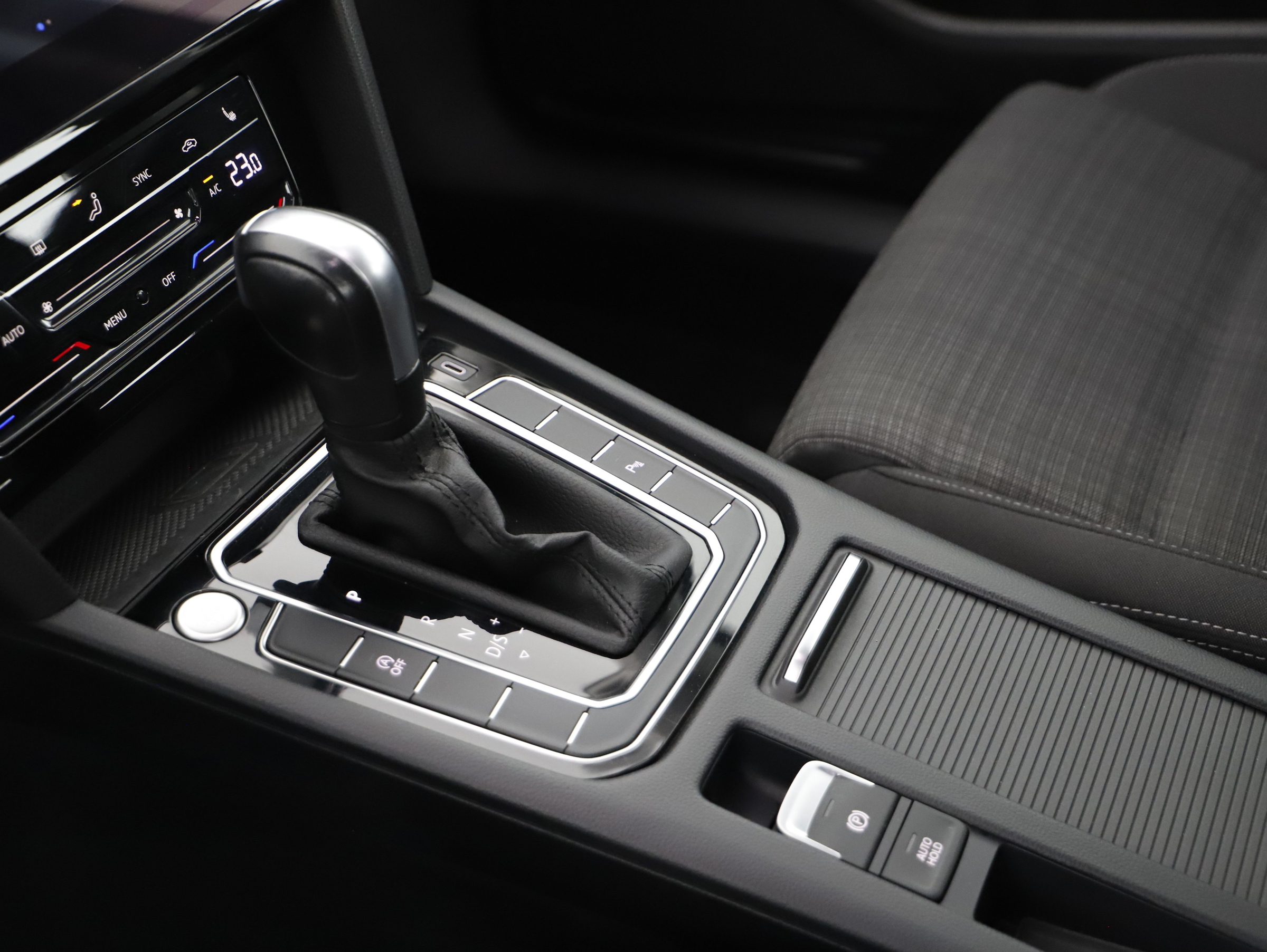 VW Passat Variant 2.0 TDI BMT Business | Bild 13 von 21