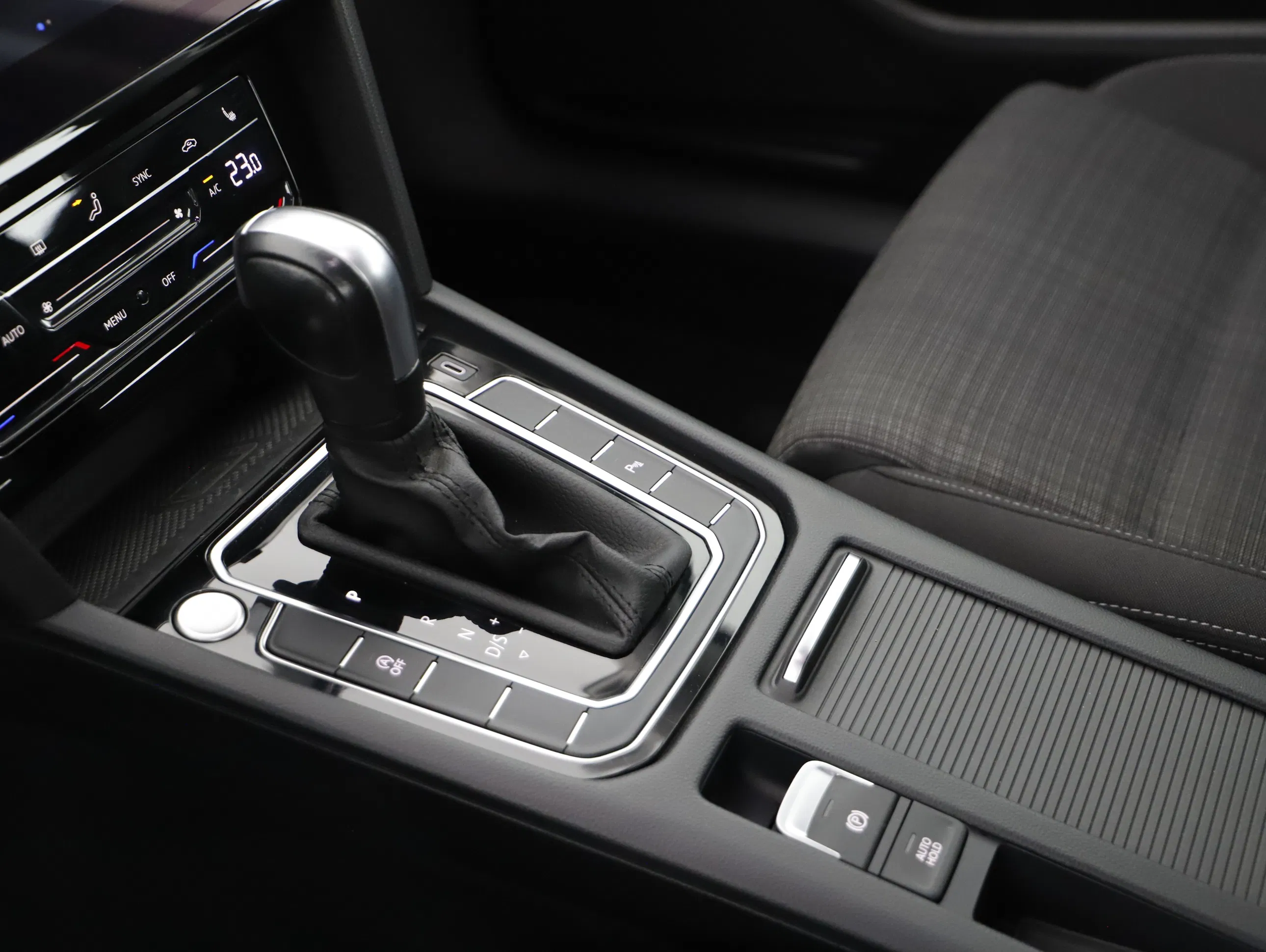 VW Passat Variant 2.0 TDI BMT Business | Bild 13 von 21