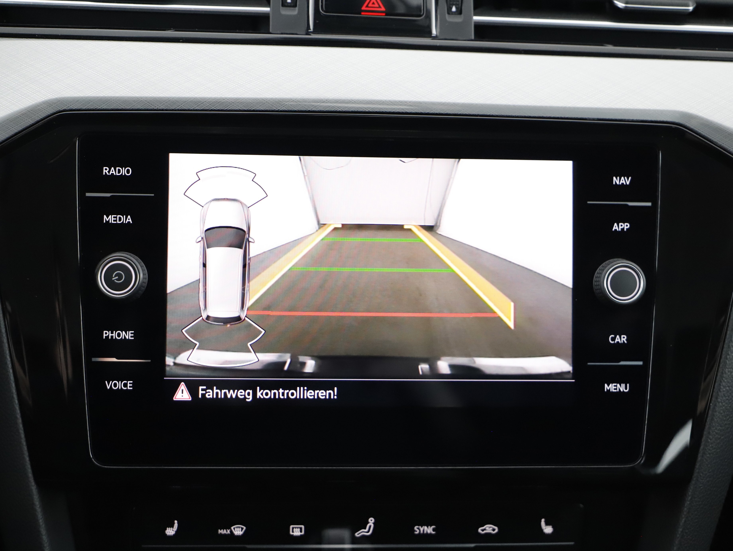 VW Passat Variant 2.0 TDI BMT Business | Bild 17 von 21