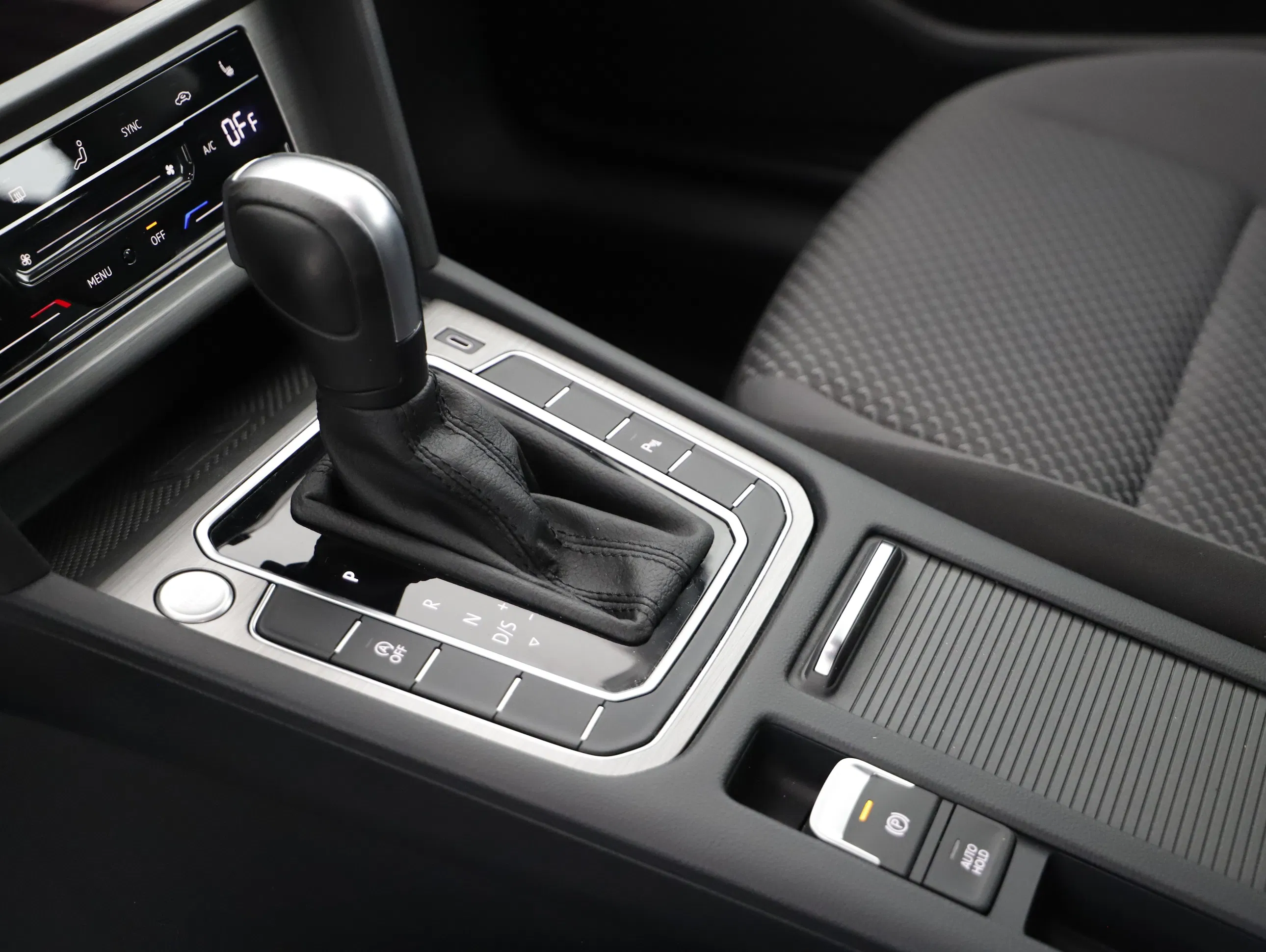 VW Passat Variant 2.0 TDI BMT | Bild 24 von 29