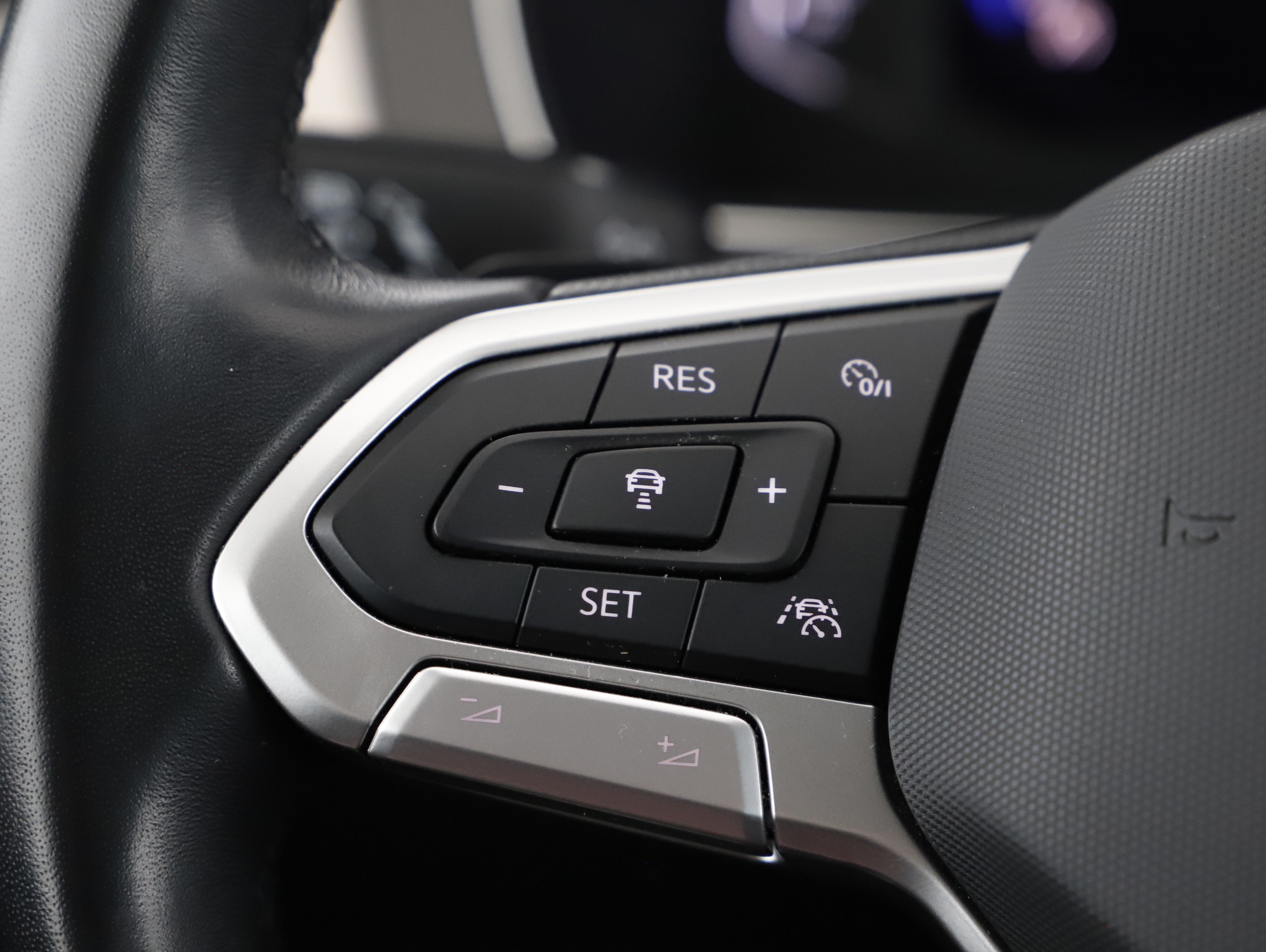 VW Passat Variant 2.0 TDI BMT Elegance | Bild 11 von 23