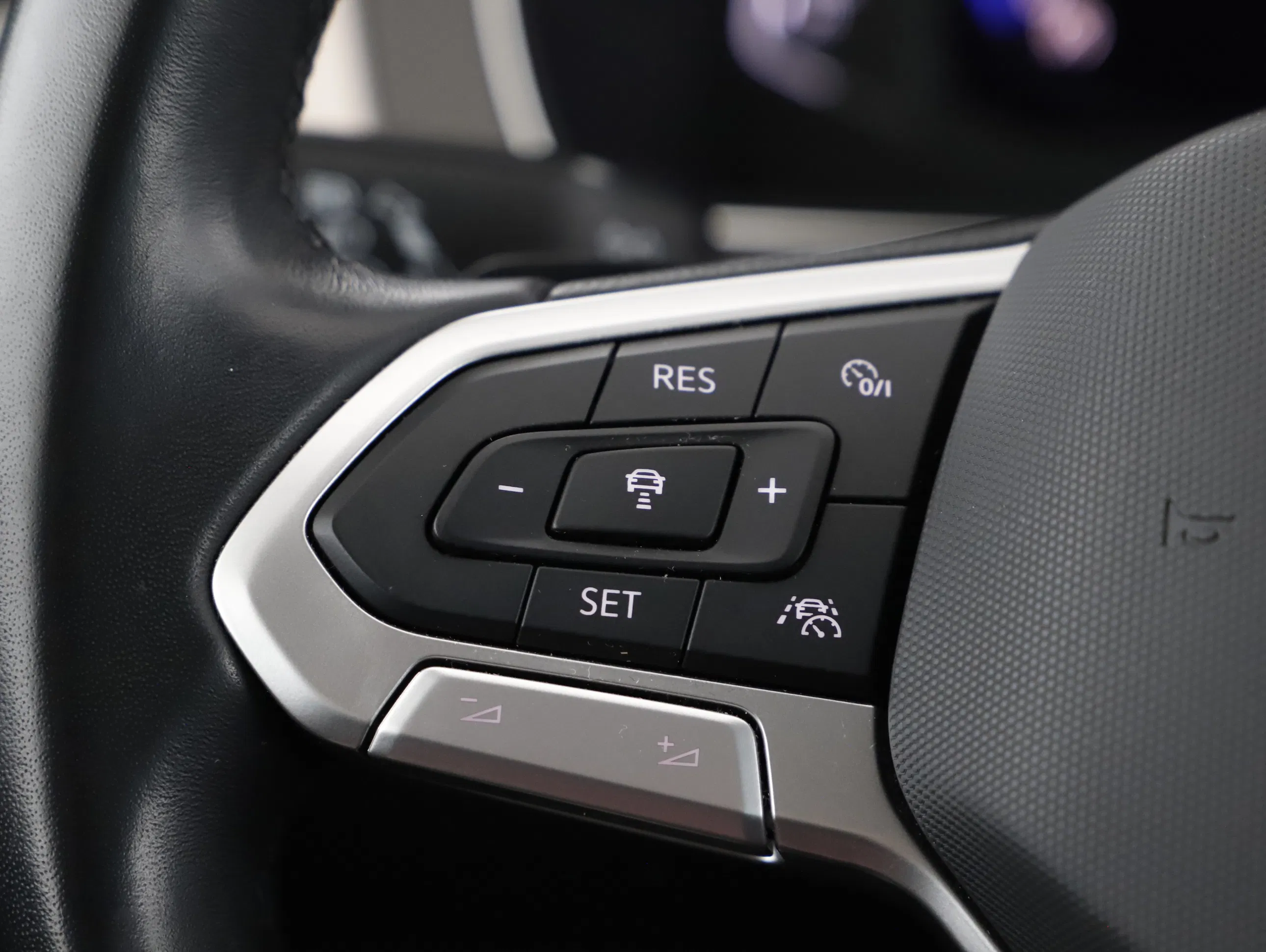 VW Passat Variant 2.0 TDI BMT Elegance | Bild 11 von 23