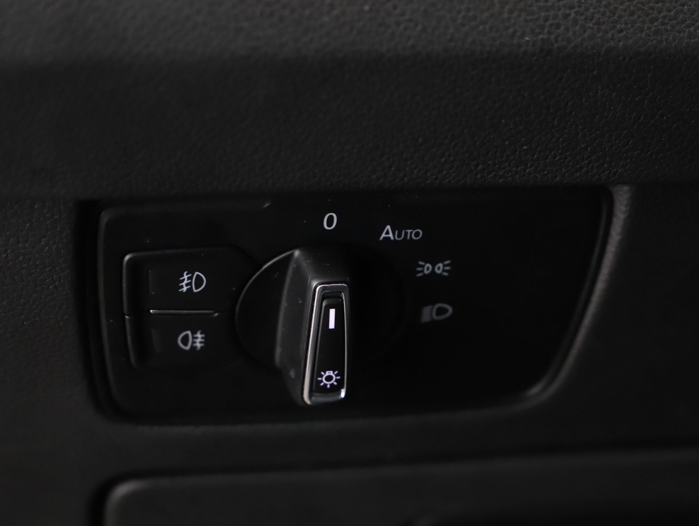 VW Passat Variant 2.0 TDI BMT Elegance | Bild 13 von 23